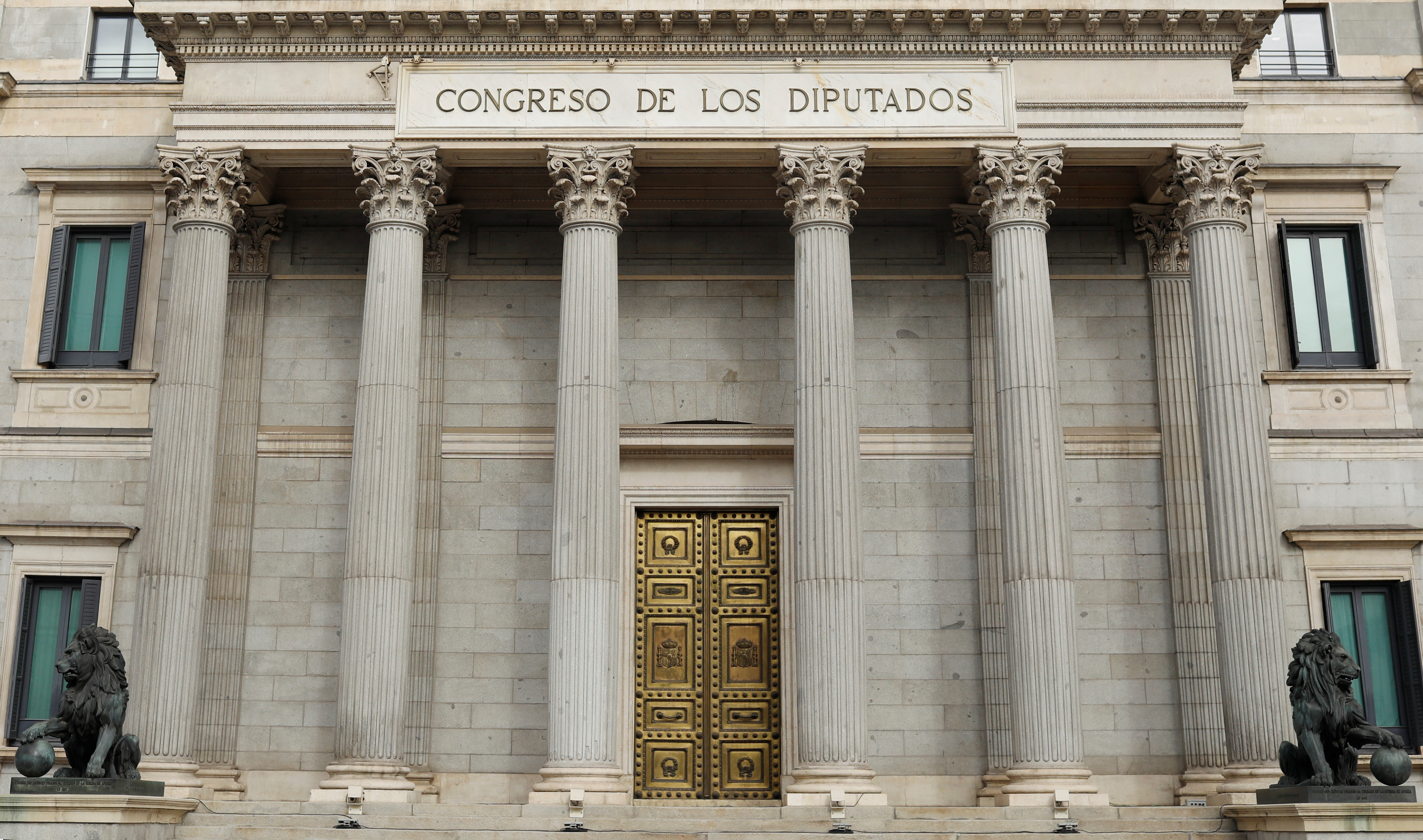 Espagne: Le Parti socialiste ouvrier espagnol en difficulté dans un Parlement fragmenté