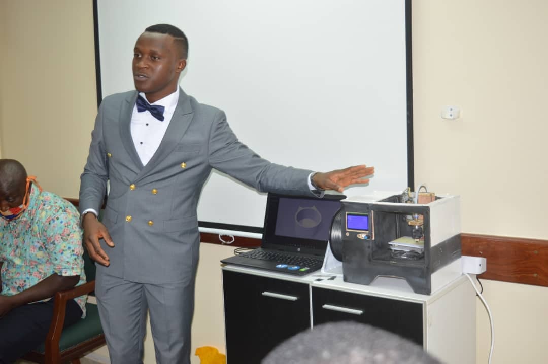 Cameroun : un jeune de 22 ans met sur pied une imprimante 3D à partir des déchets électroniques