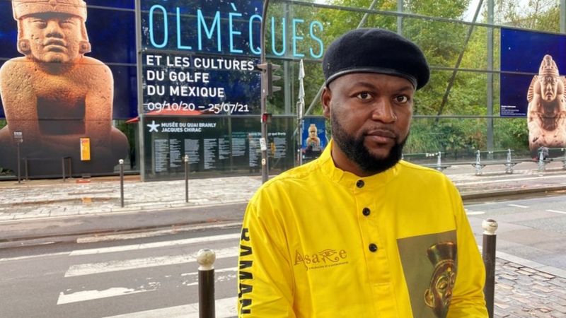 Contentieux colonial : un activiste congolais condamné pour avoir pris un objet d’art africain dans un musée à Paris en signe de protestation contre le pillage de l’Afrique