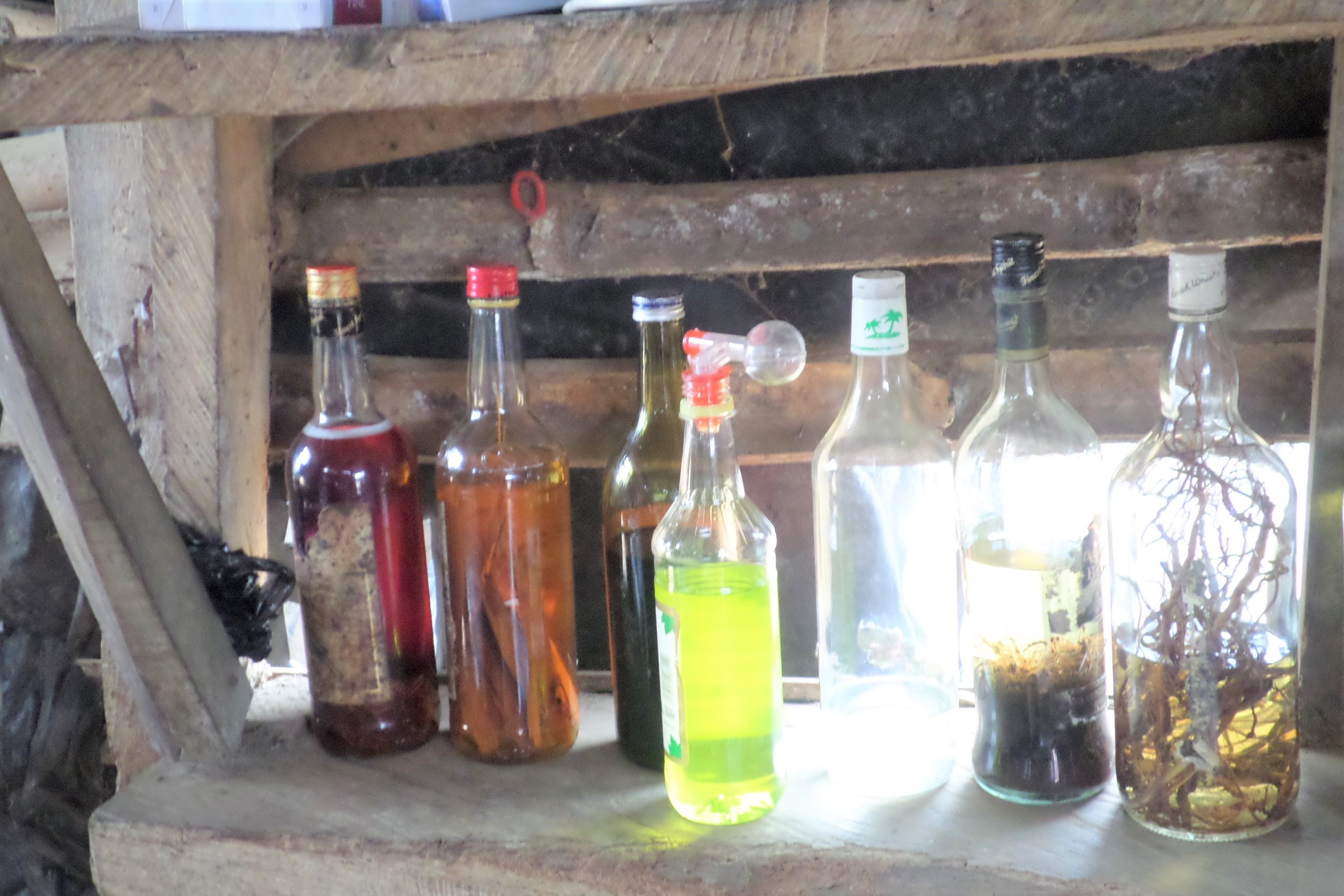 Cameroun : deux présumés fabricants de boissons frelatées interpellés par la gendarmerie à Douala
