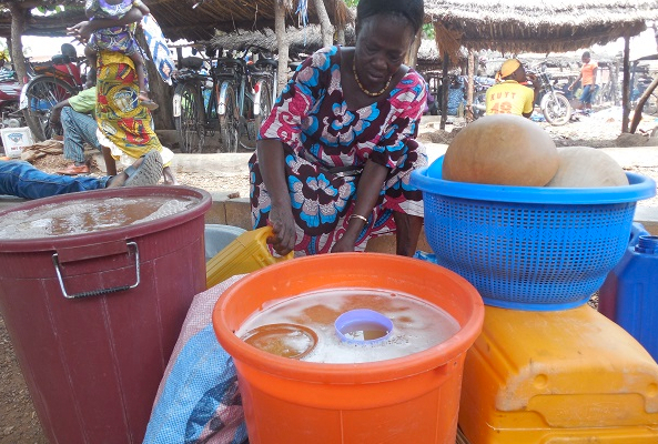 Cameroun : le « bili-bili », une boisson locale qui fait bon ménage avec une catégorie des jeunes à Yaoundé