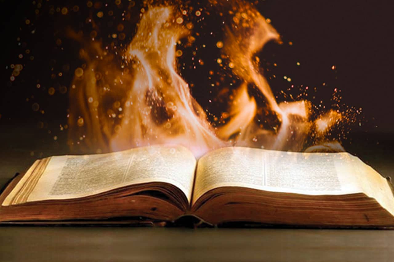 Un homme a récemment mis feu à une Bible devant une église évangélique en Suisse alémanique.