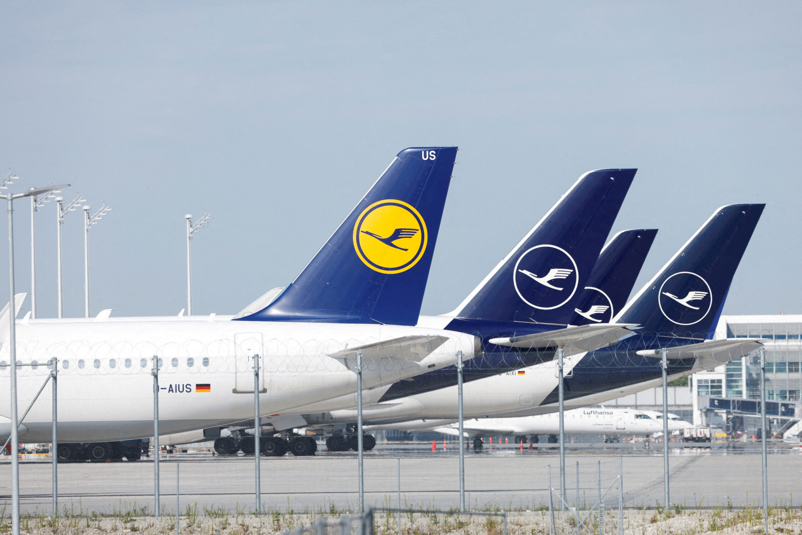 Vue des avions de Lufthansa à l'aéroport de Munich, en Allemagne. /Photo prise le 27 juillet 2022/REUTERS/Michaela Rehle