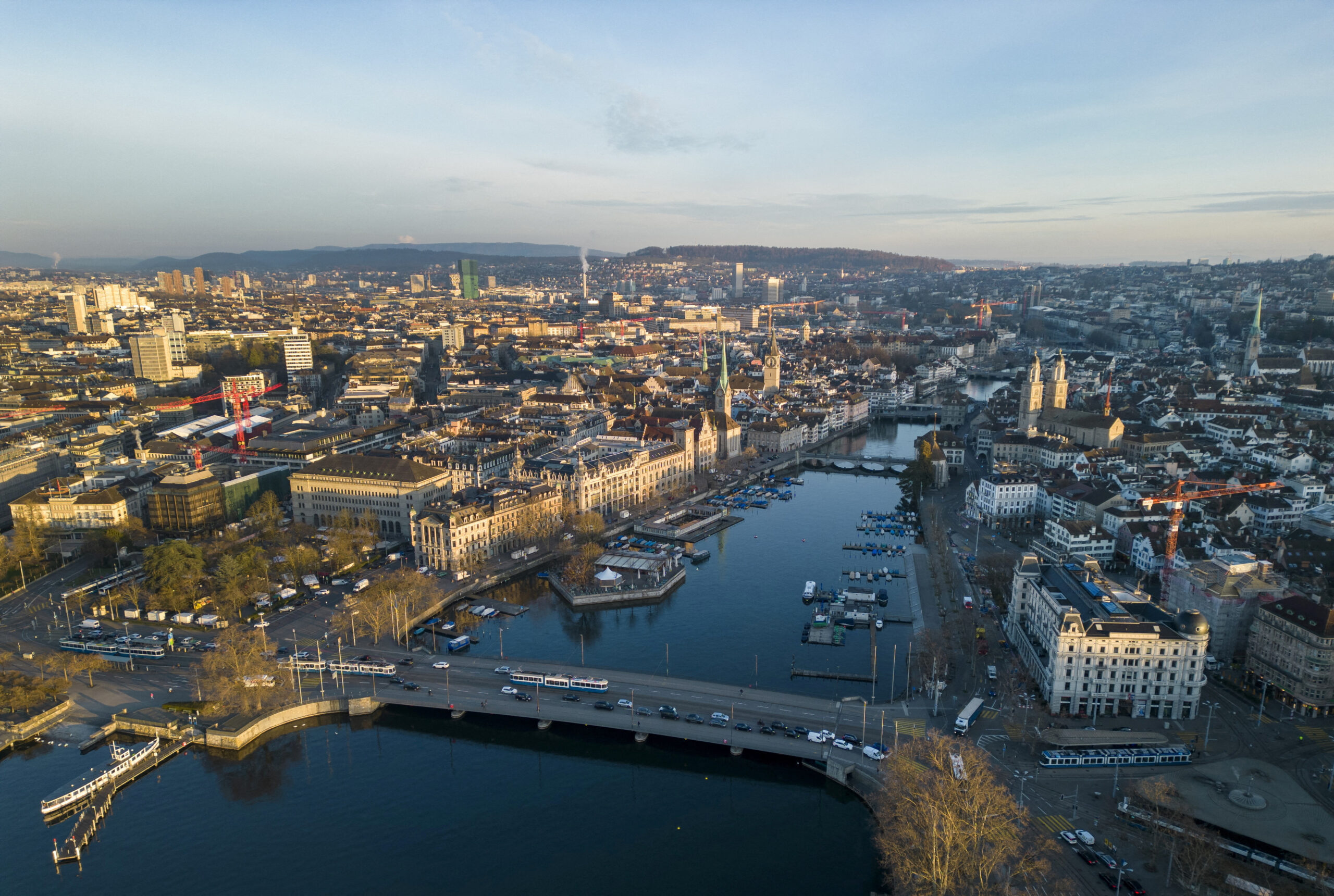 Vue de la ville de Zurich, en Suisse. /Photo prise le 21 mars 2023/REUTERS/Denis Balibouse