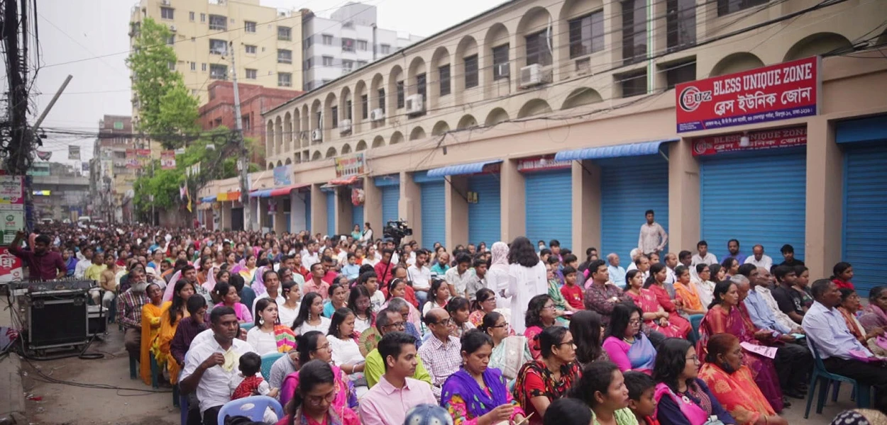 Grande célébration de Pâques à Dhaka : la rue entière était remplie de personnes en fête. csi