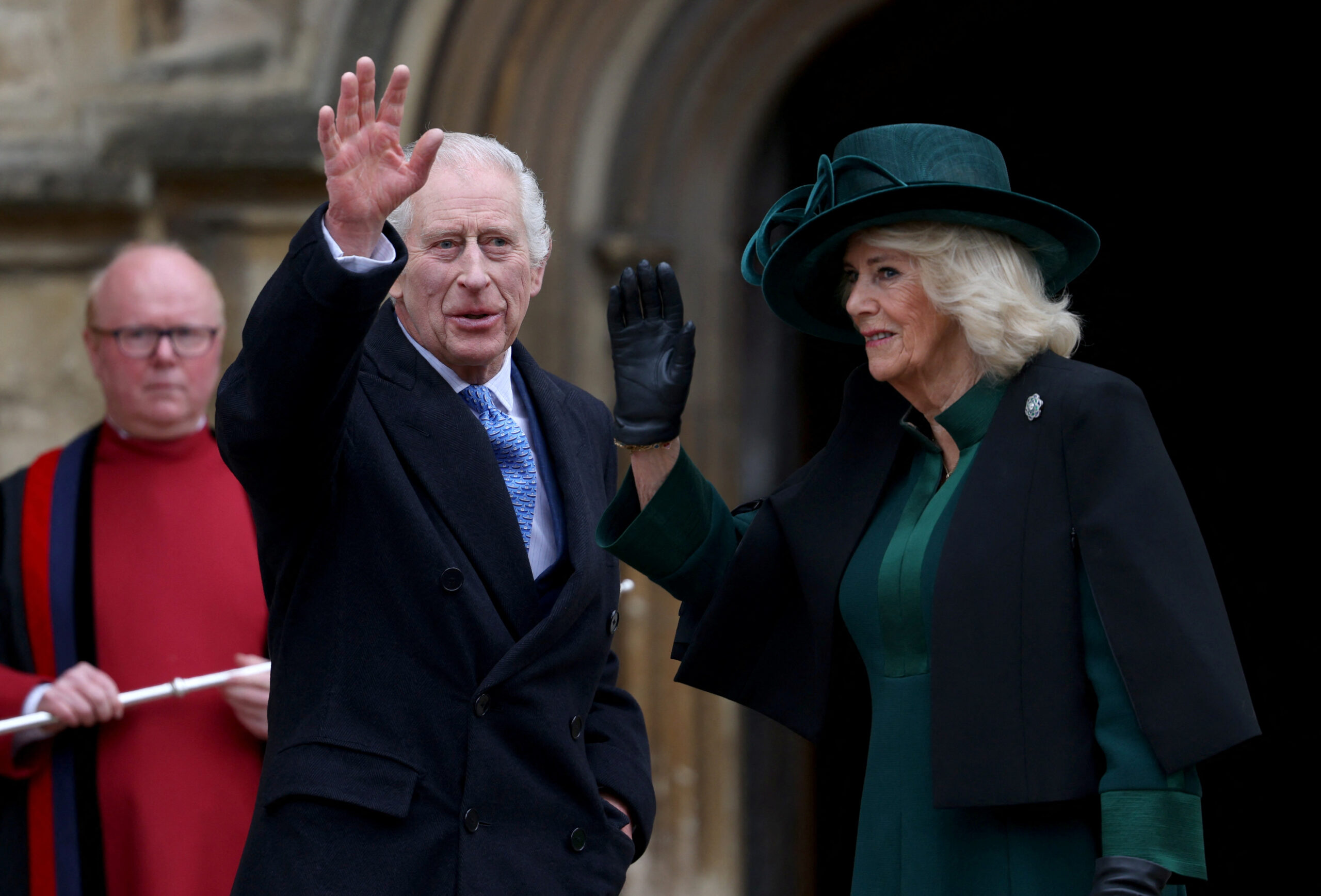 Le roi Charles et la reine Camilla de Grande-Bretagne arrivant à l'office du dimanche de Pâques à la chapelle Saint-George, au château de Windsor, en Grande-Bretagne. /Photo prise le 31 mars 2024/REUTERS/Hollie Adams