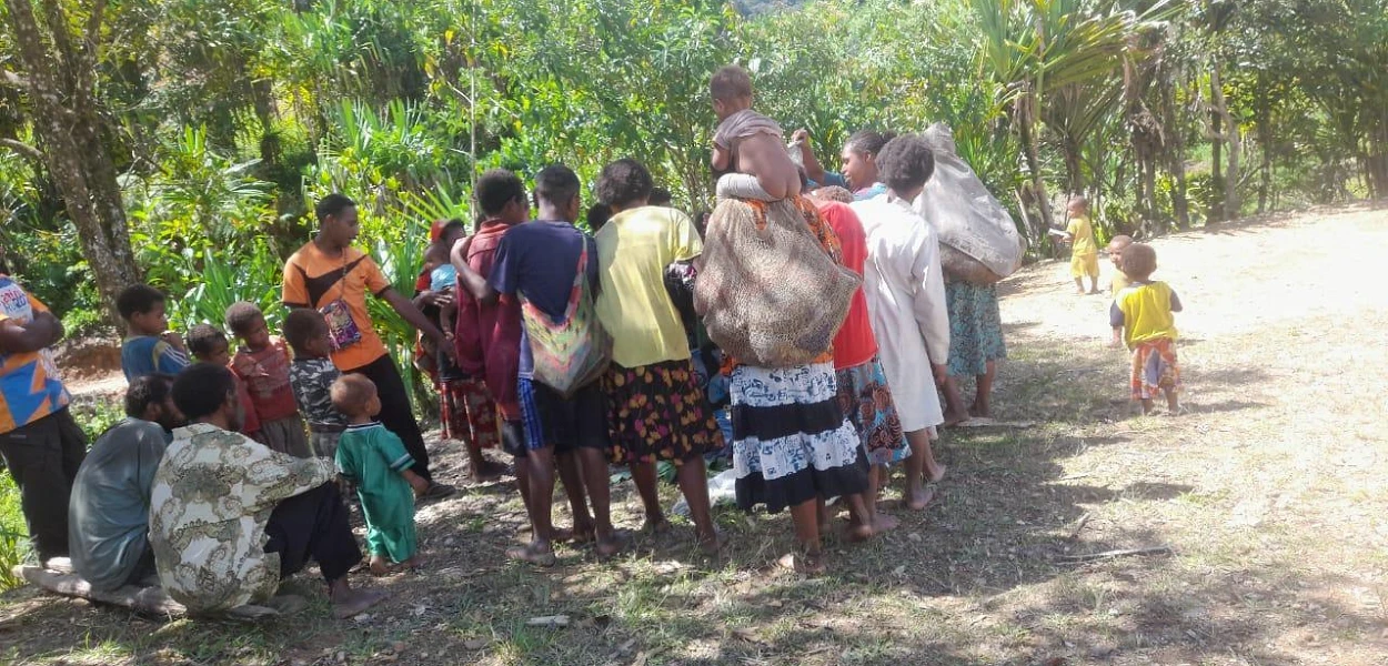 En Nouvelle-Guinée occidentale, de nombreux indigènes sont expropriés et chassés de leurs villages. csi