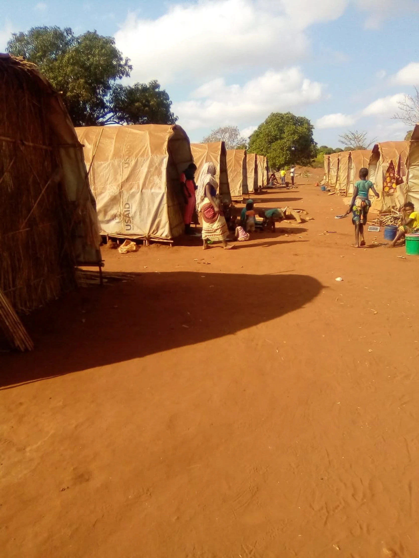 Un des nombreux camps surpeuplés dans le nord du Mozambique