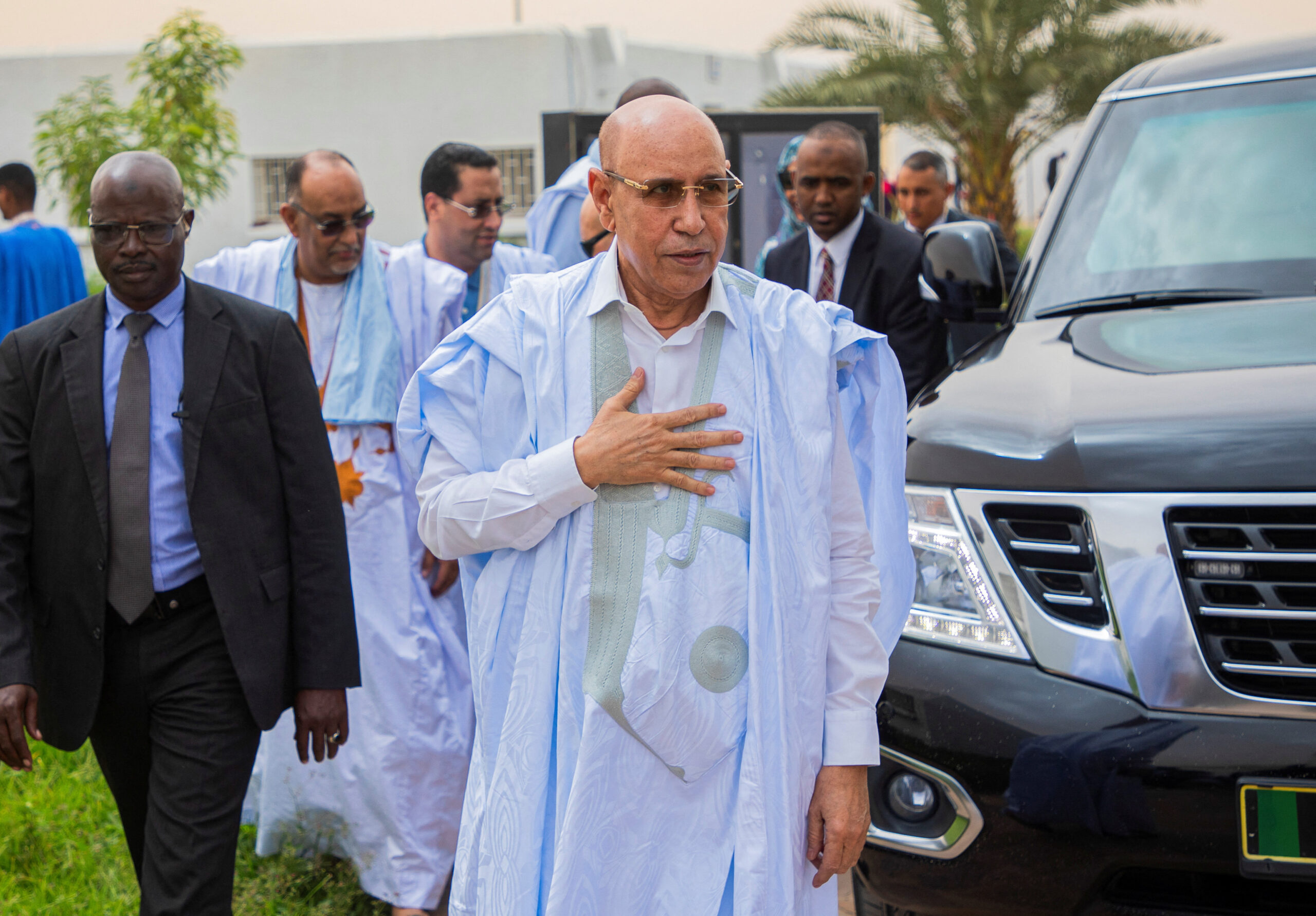 Le président mauritanien Mohamed Ould Ghazouani arrive pour voter lors de l'élection présidentielle à Nouakchott, en Mauritanie. /Photo prise le 29 juin 2024/REUTERS