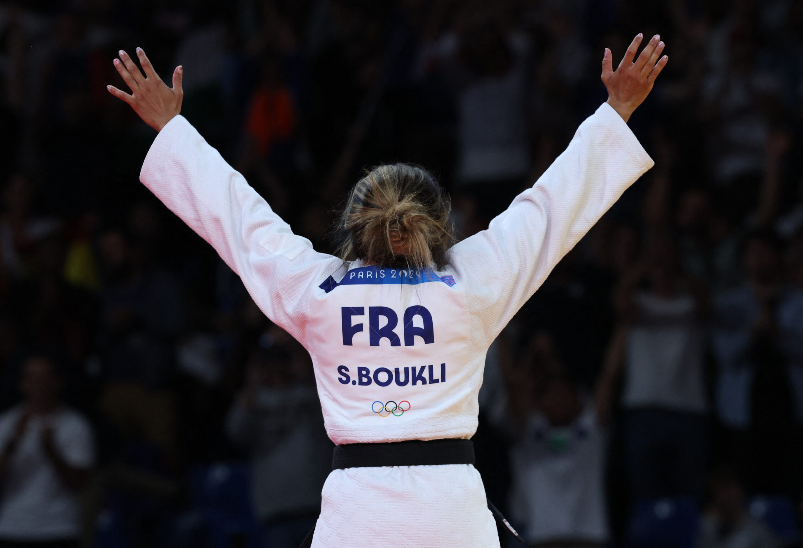 La Française Shirine Boukli célèbre sa victoire contre Laura Martinez Abelenda (Espagne) aux Jeux olympiques de Paris 2024, Champ de Mars Arena, Paris, France. /Photo prise le 27 juillet 2024/REUTERS/Kim Kyung-Hoo