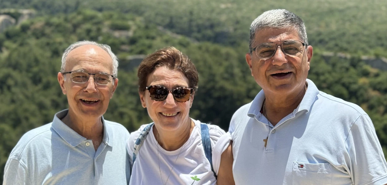 Ils portent la responsabilité des Maristes Bleus : Nabil et Leyla Antaki avec le frère Georges (à droite). mad