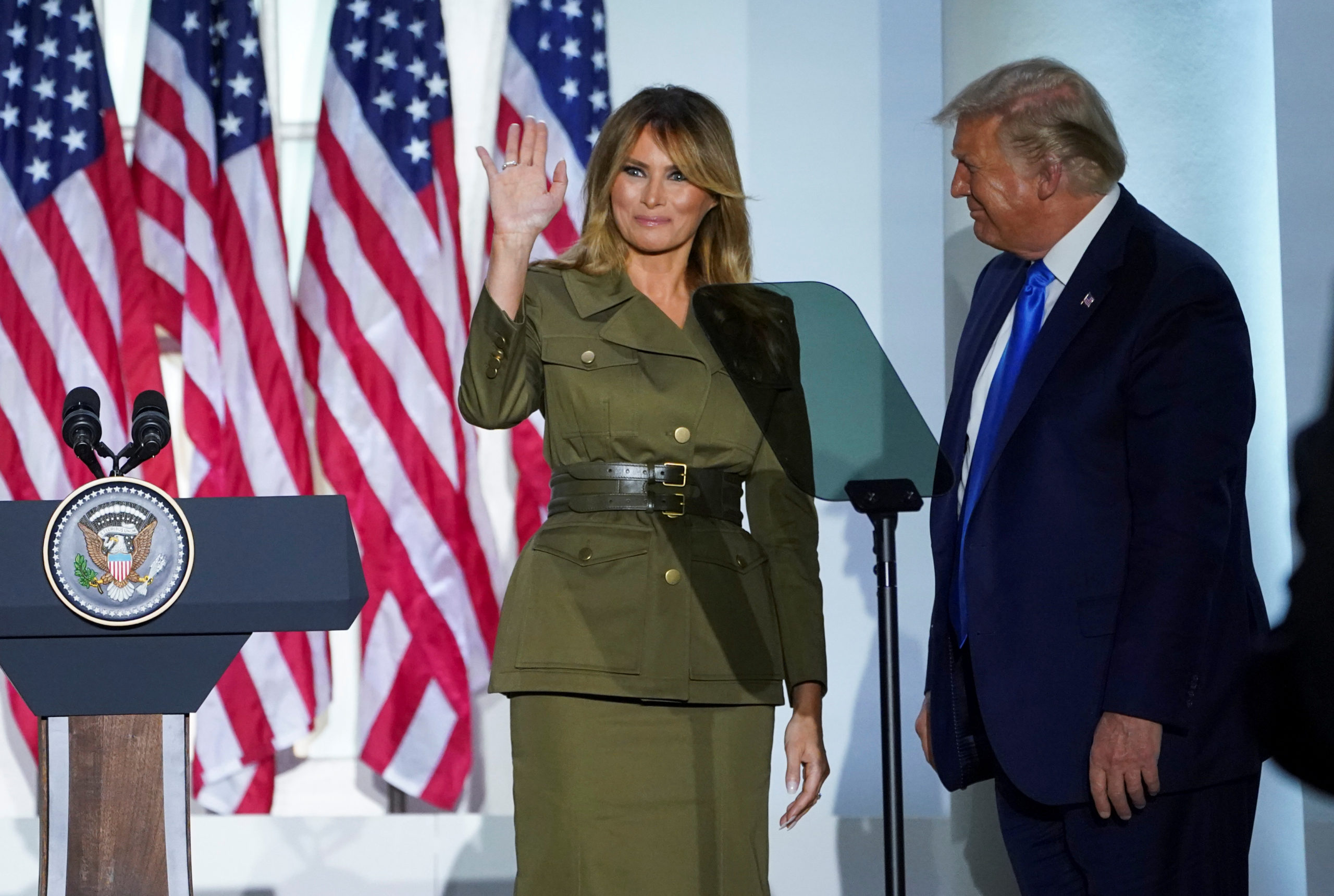 Melania Trump a exhorté mardi les Américains à réélire son mari Donald Trump, livrant lors de la convention du Parti républicain un discours passionné pour tenter d'apporter du réconfort aux victimes de l'épidémie de coronavirus et plaider en faveur d'une entente nationale face aux tensions raciales qui secouent les Etats-Unis. /Photo prise le 25 août 2020/REUTERS/Kevin Lamarque