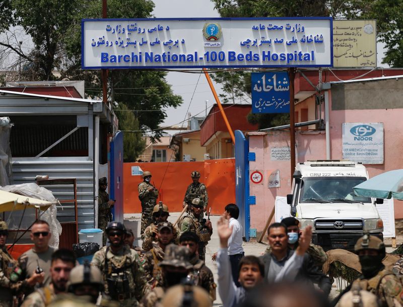 Au moins huit morts dans l'attaque d'un hôpital de Kaboul où MSF gère une maternité