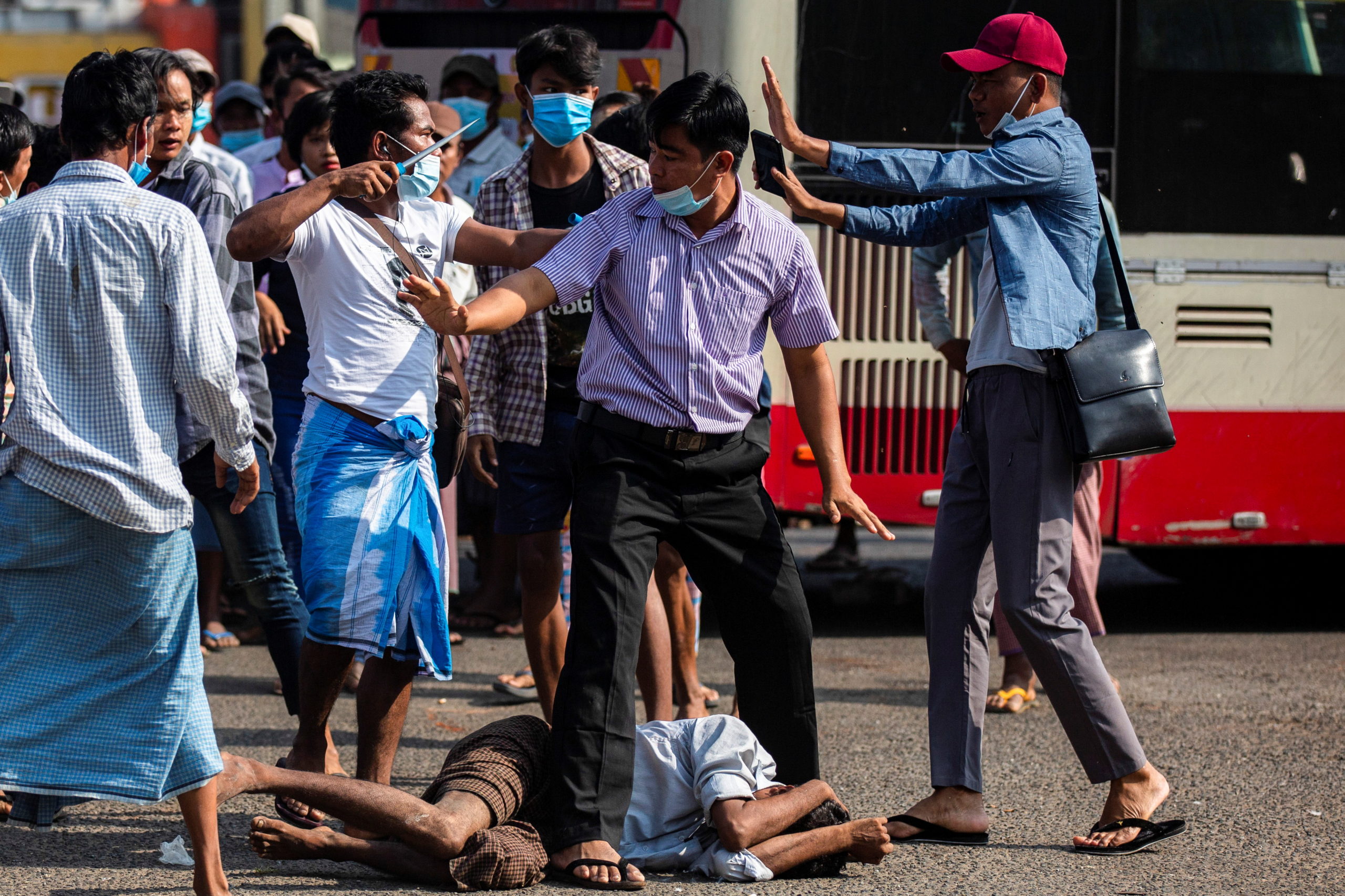 Birmanie: Violences à Rangoun entre opposants et partisans de la junte militaire