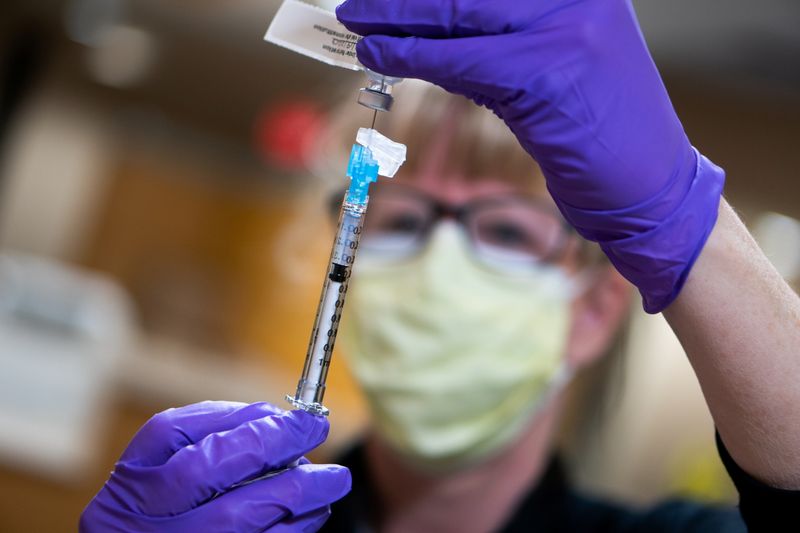 Coronavirus: Fischer "plutôt optimiste" sur la vaccination en France