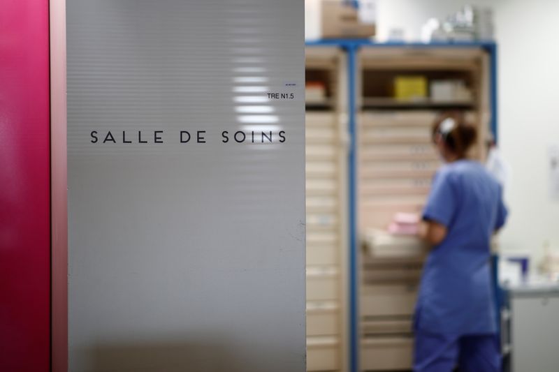 Coronavirus: Les hospitalisations en hausse en France, 310 nouveaux décès