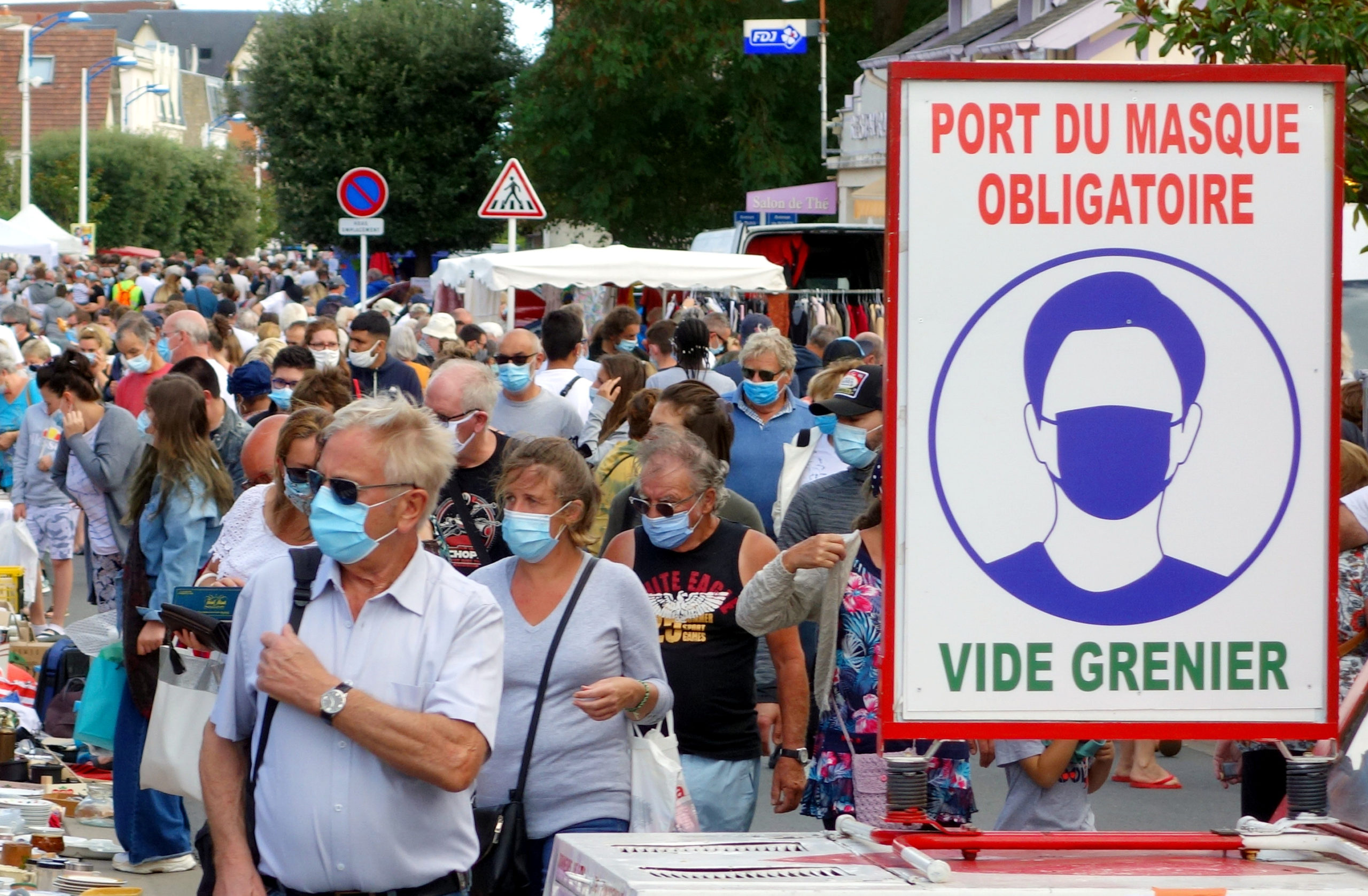 Coronavirus: Près de 4.900 nouveaux cas décelés en 24h, annonce Santé Publique France