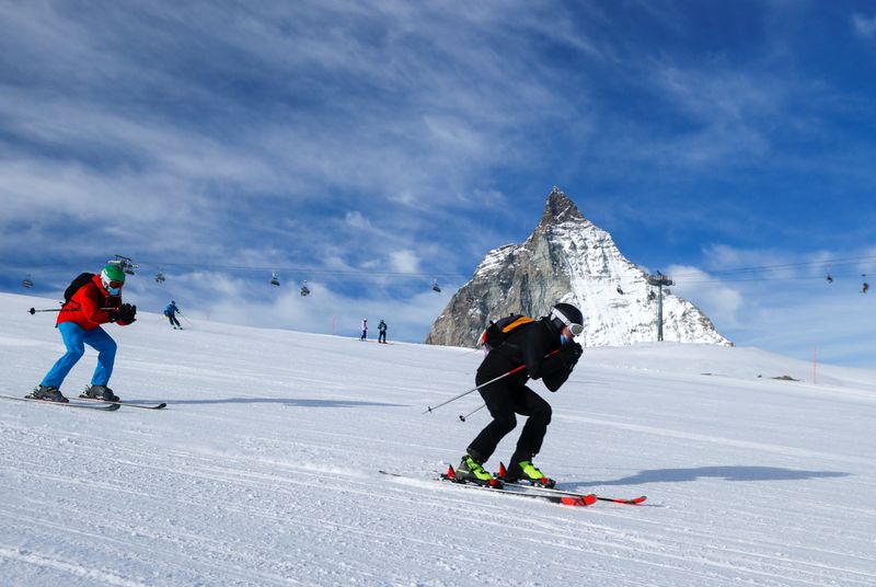 Covid-19: La Suisse gardera ses stations de ski ouvertes