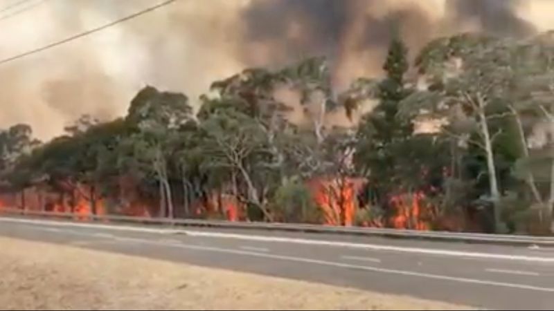 Des milliers de personnes évacuent le sud-est de l'Australie, frappé par des incendies