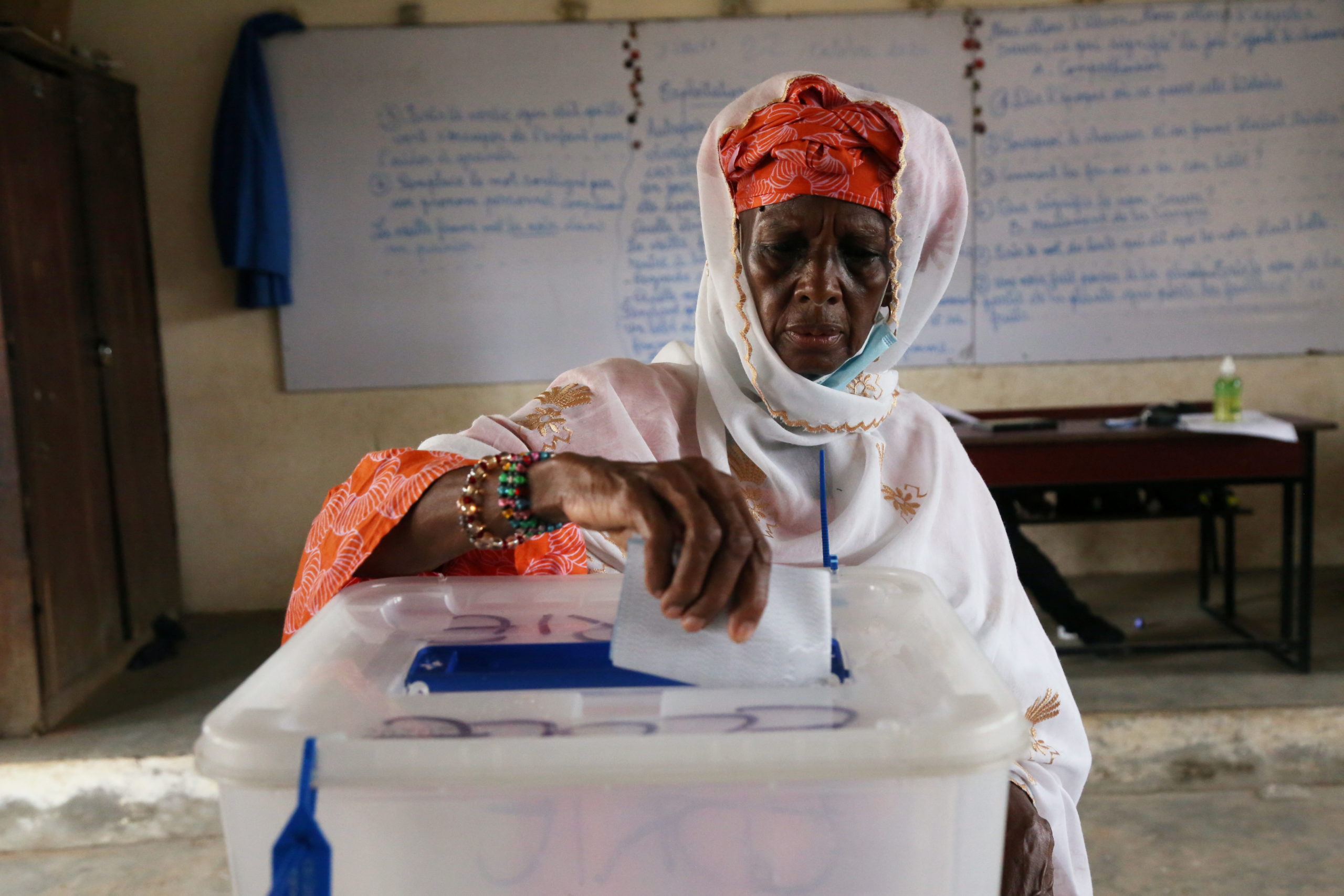 Les Ivoiriens aux urnes dans un contexte de fortes tensions