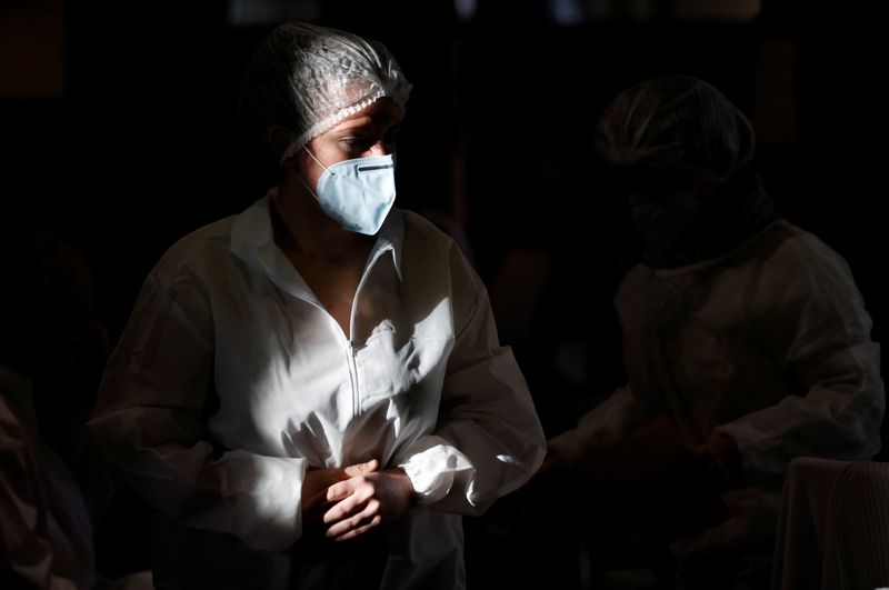 France/Coronavirus: 157 décès enregistrés en 24h, couvre-feu avancé dans 15 départements