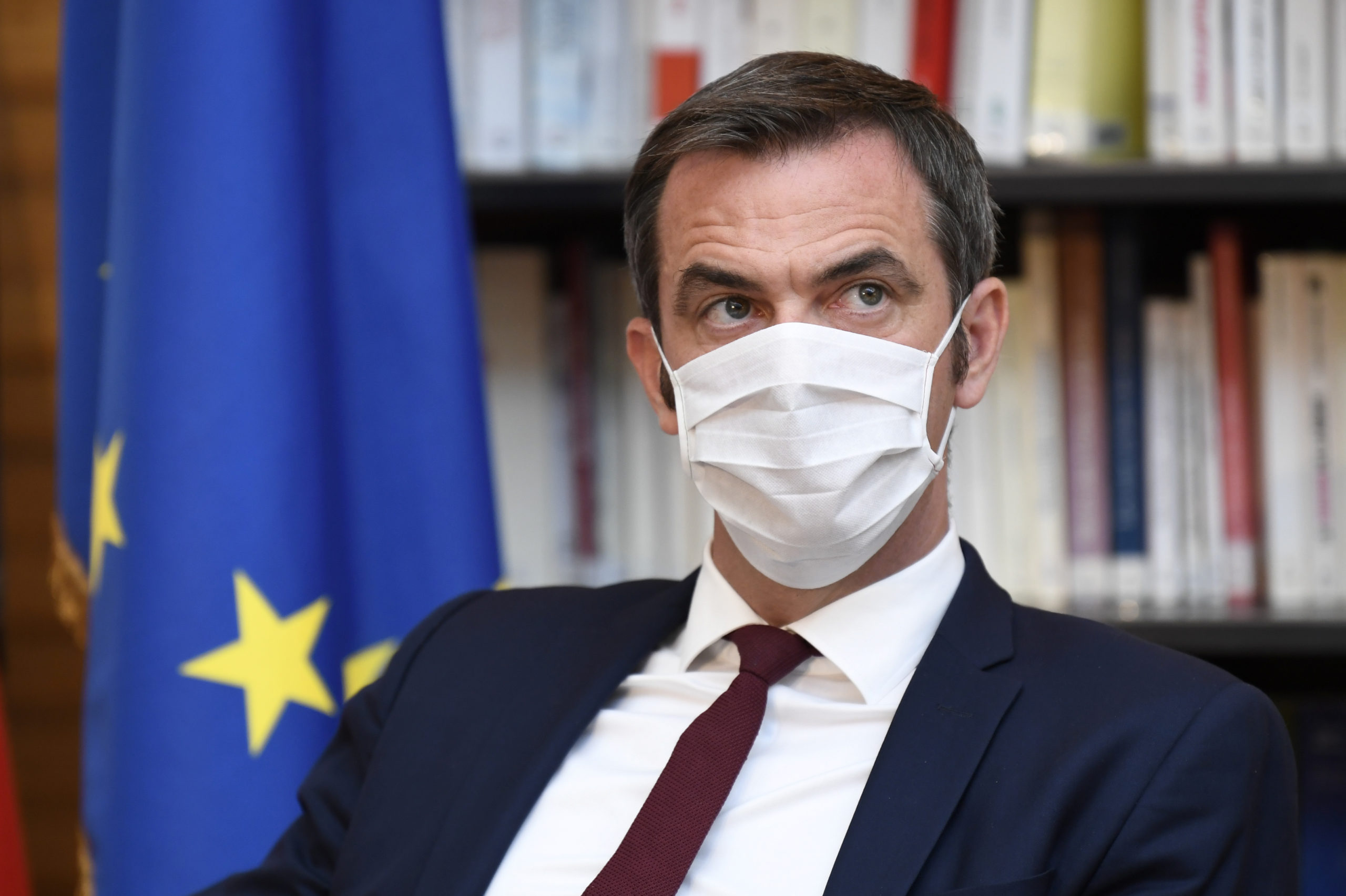 France: Le port du masque pourra être rendu obligatoire dans les lieux publics ouverts, dit Véran