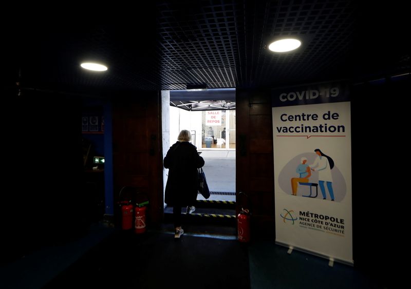 France: Report de primo-injections en raison de la pénurie de vaccins