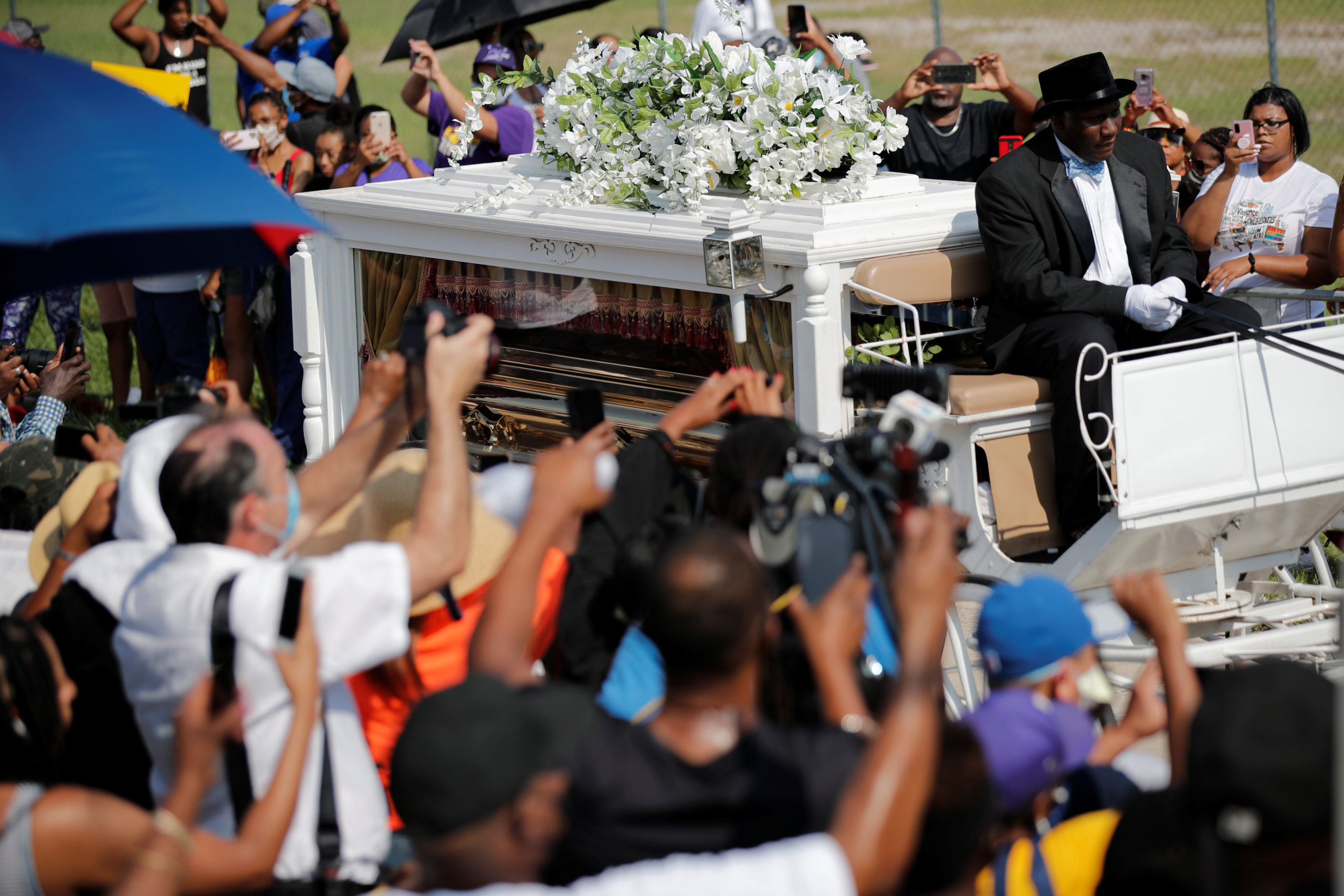 George Floyd inhumé lors d'une cérémonie solennelle à Houston