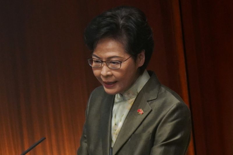 Hong Kong: Sortir le système politique du "chaos" est la priorité, dit Lam