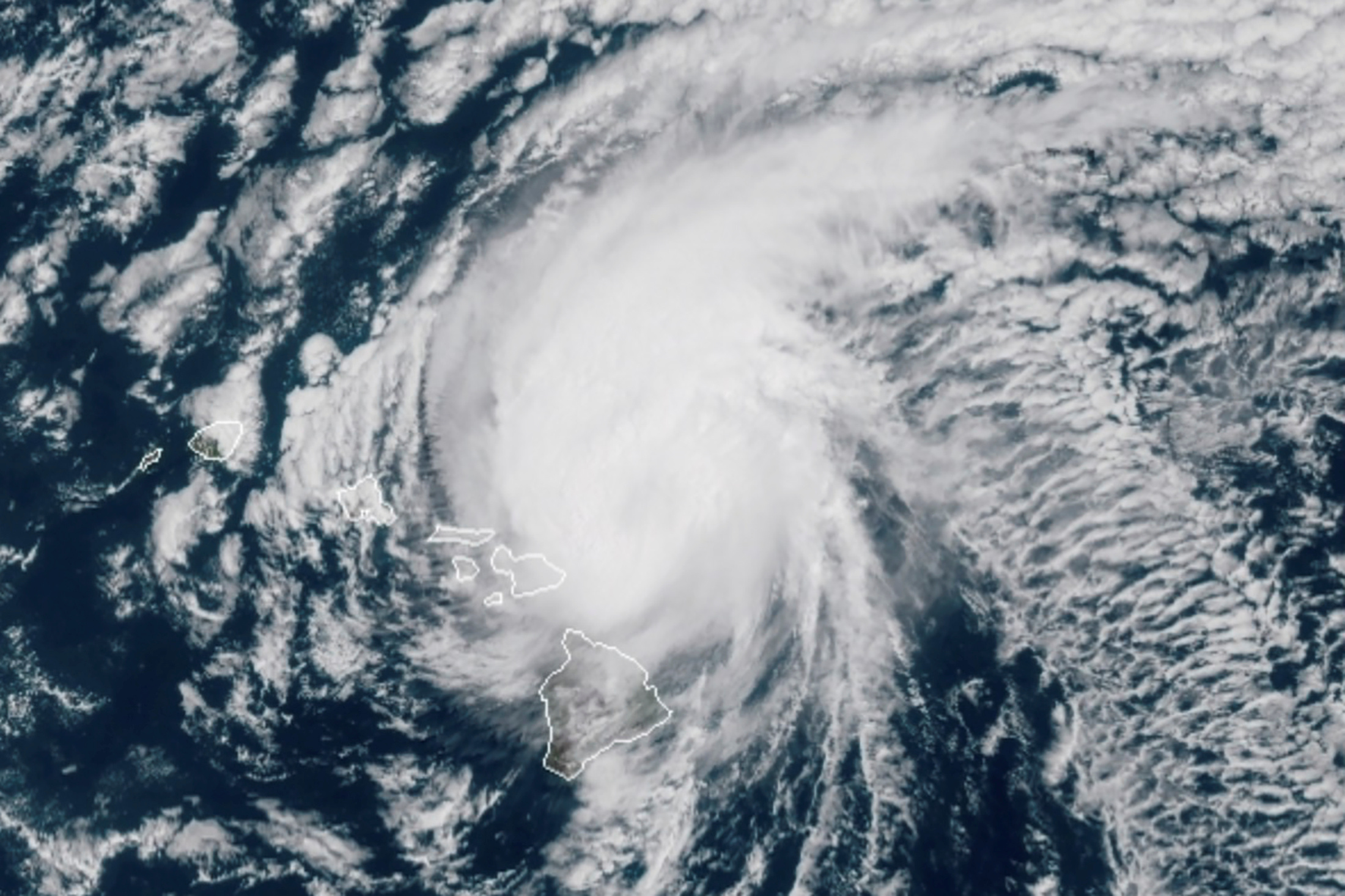 L'ouragan Douglas frappe les îles de l'archipel d'Hawaï
