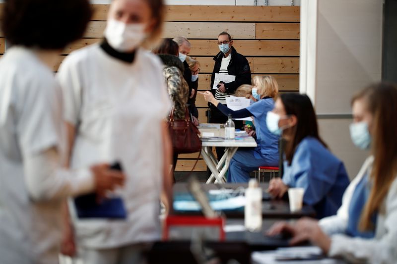 La France enregistre 15.944 cas en 24 heures, 151 décès en plus