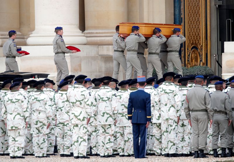 La France rend un dernier hommage à ses soldats morts au Mali