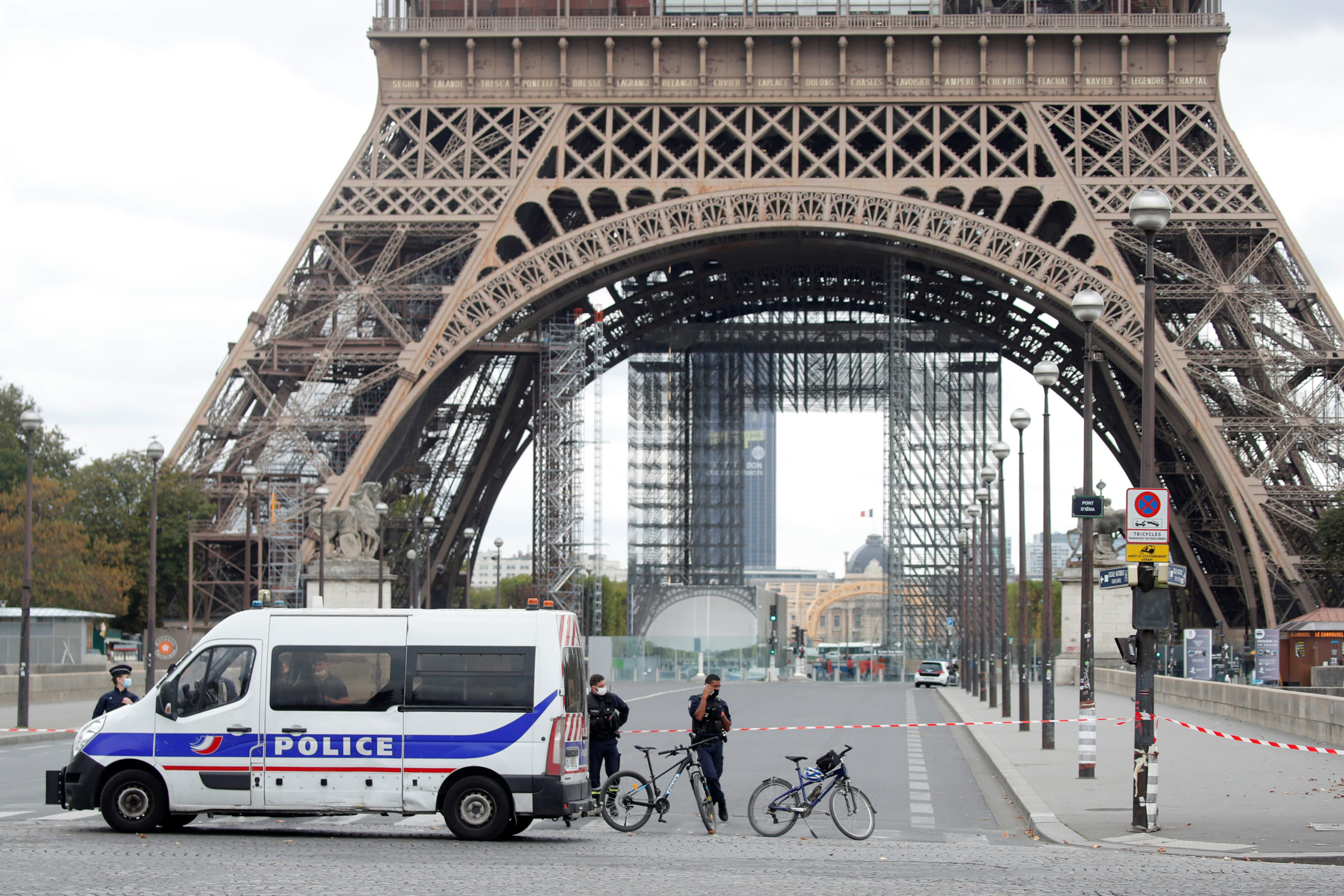 La Tour Eiffel évacuée après une alerte à la bombe, rapporte BFM