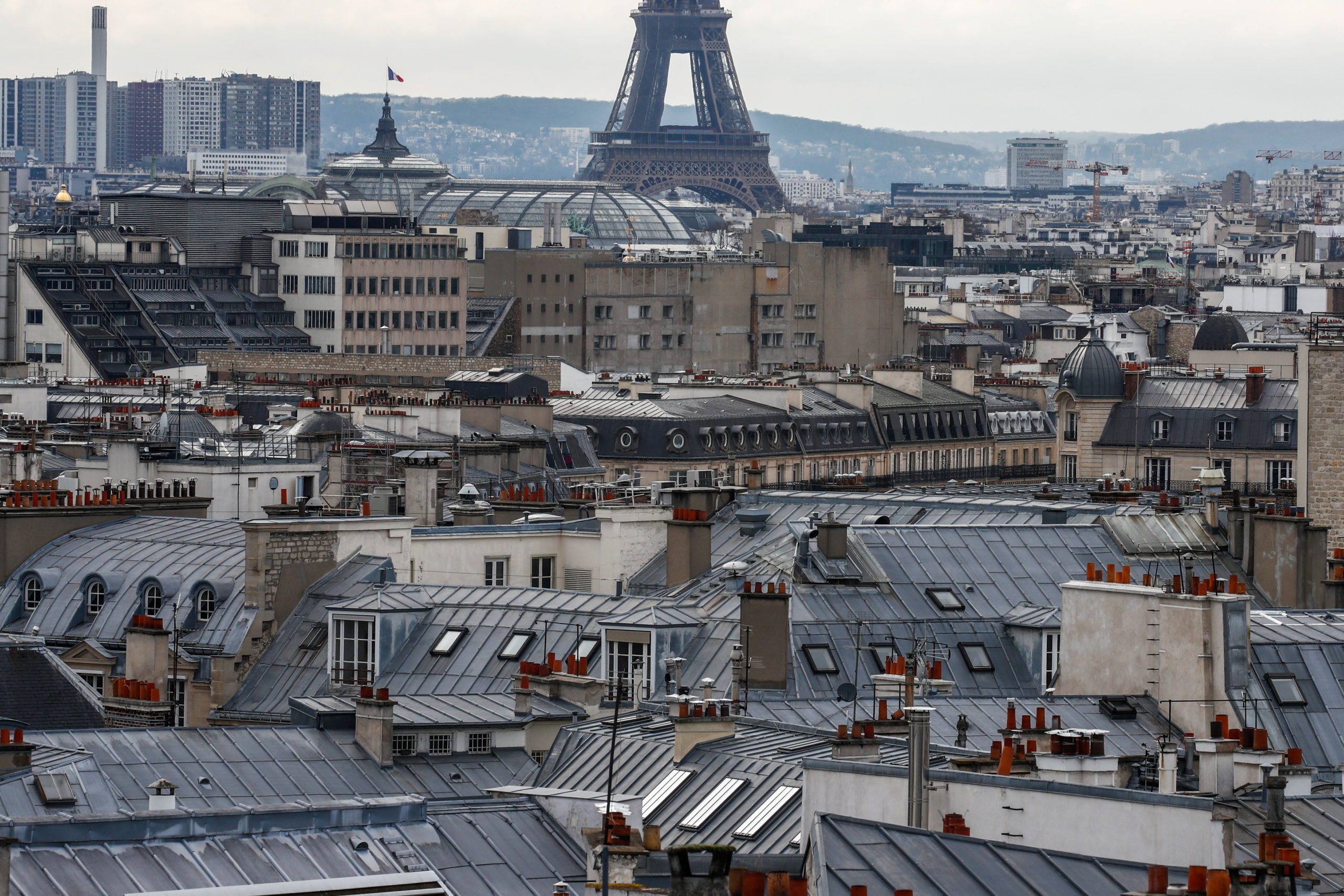 Le gouvernement prêt à examiner l'hypothèse d'un confinement à Paris