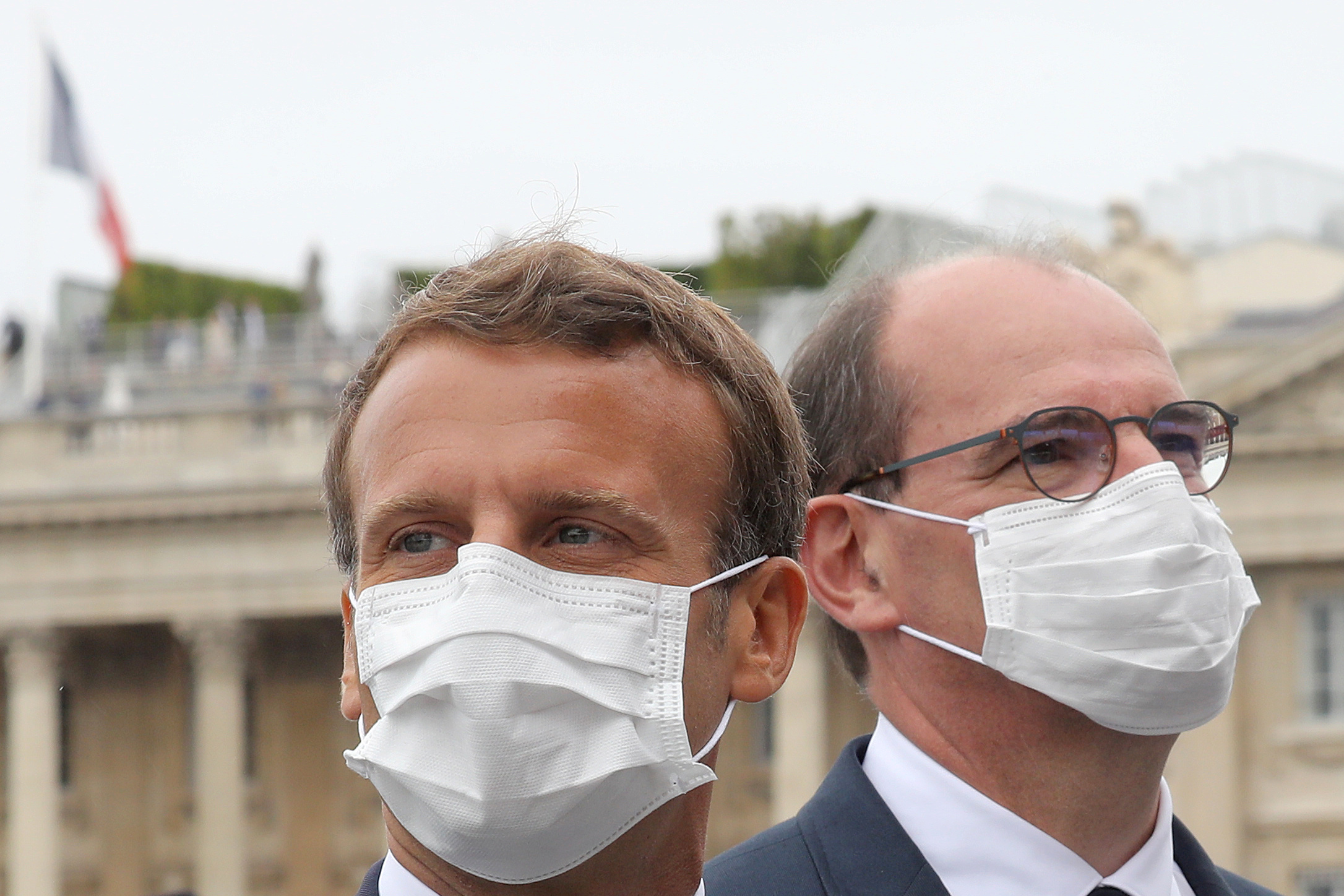 Le masque obligatoire dans les lieux publics clos le 1er août, dit Macron