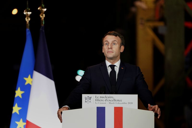 Le nucléaire doit rester un pilier du mix énergétique français, dit Macron