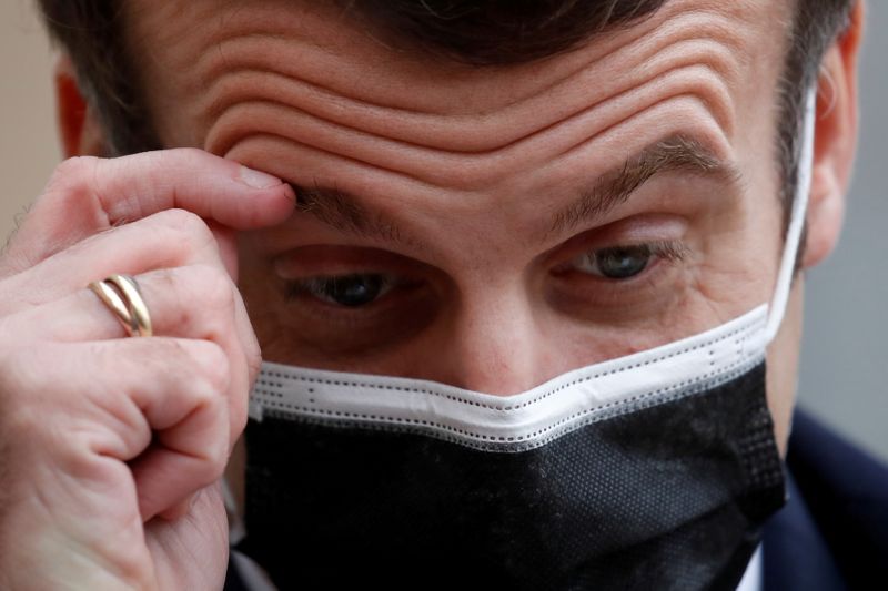 Macron a encore des symptômes du COVID-19, son état est stable
