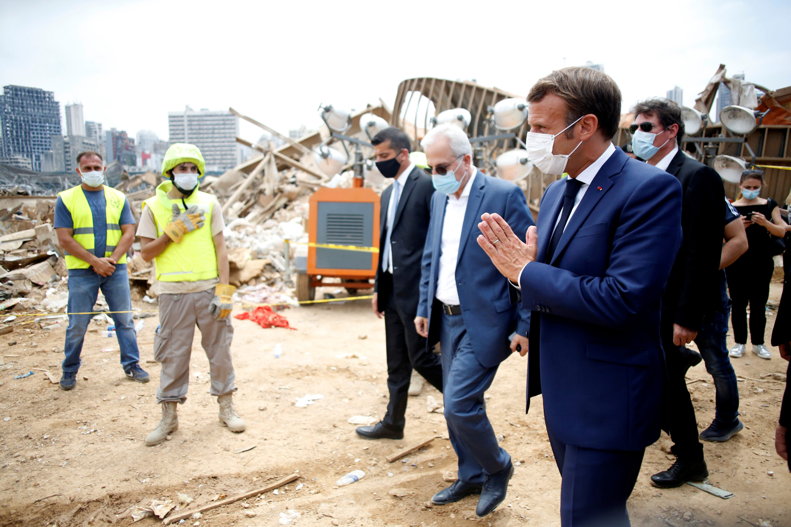 Macron promet de l'aide au Liban, appelle à refonder l'ordre politique