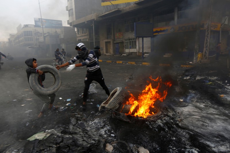 Irak: seize manifestants tués et un consulat iranien incendié
