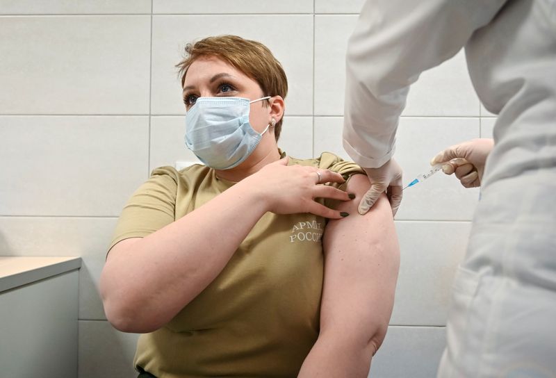 Plus de 800.000 personnes vaccinées contre le Covid-19 en Russie