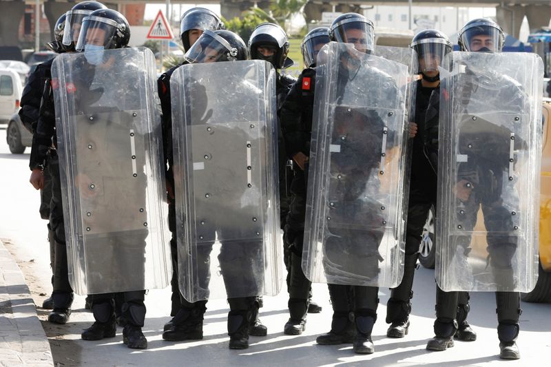 Tunisie: Manifestation dispersée devant le parlement à Tunis