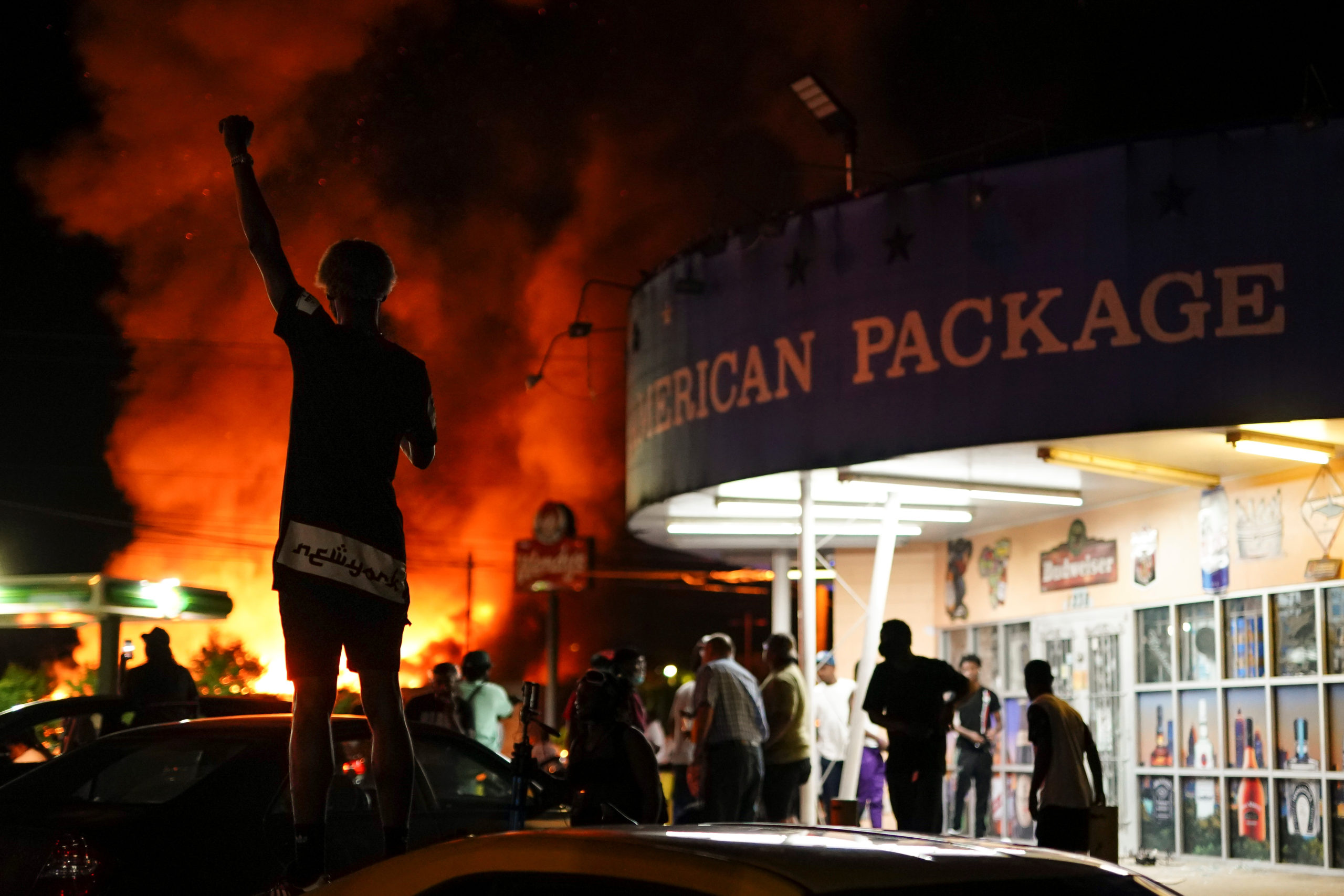 Un restaurant incendié à Atlanta après la mort d'un homme noir abattu par la police