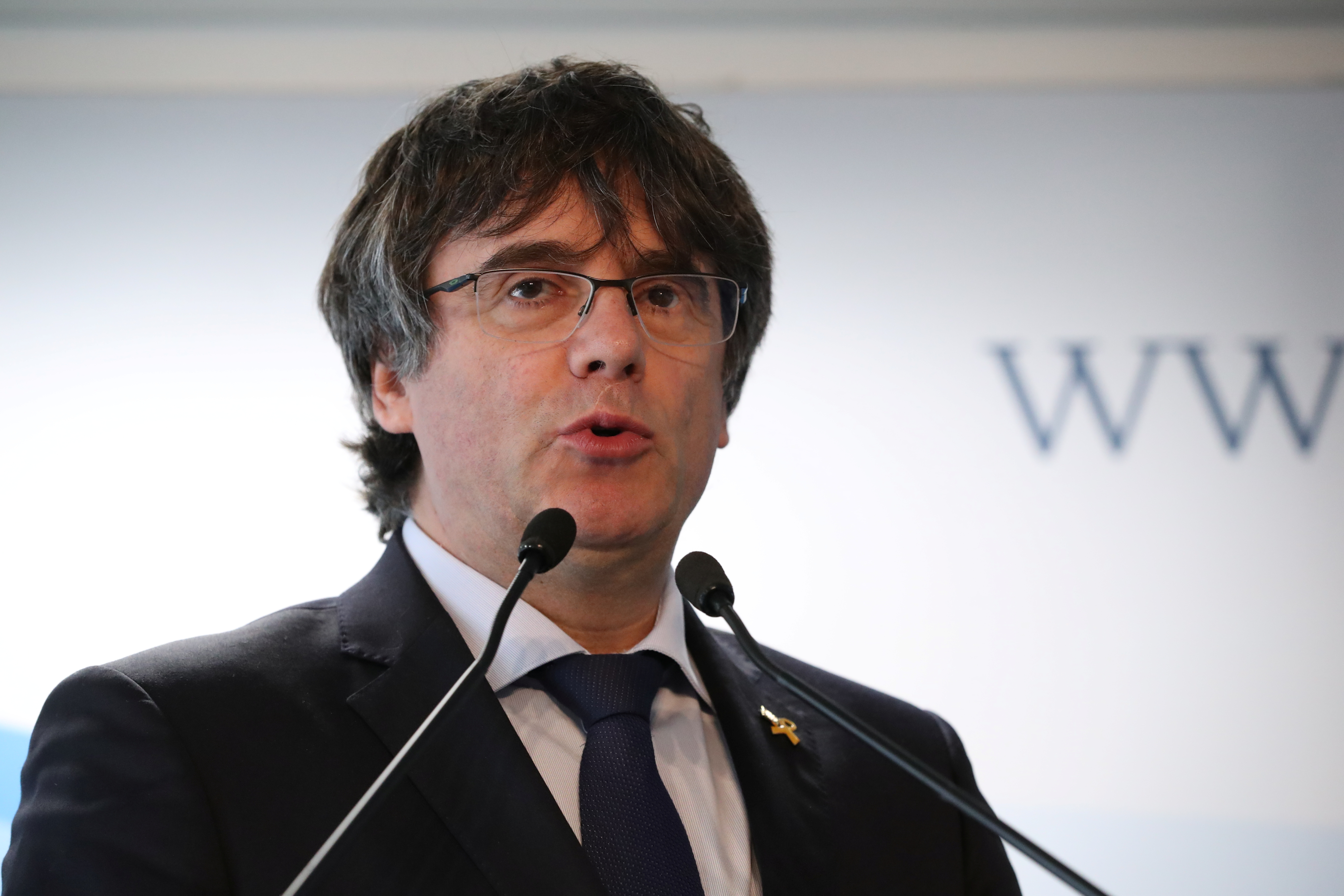 Le Tribunal suprême espagnol a émis lundi un mandat d'arrêt européen à l'encontre du dirigeant indépendantiste catalan Carles Puigdemont (photo). /Photo prise le 10 avril 2019/REUTERS/Yves Herman