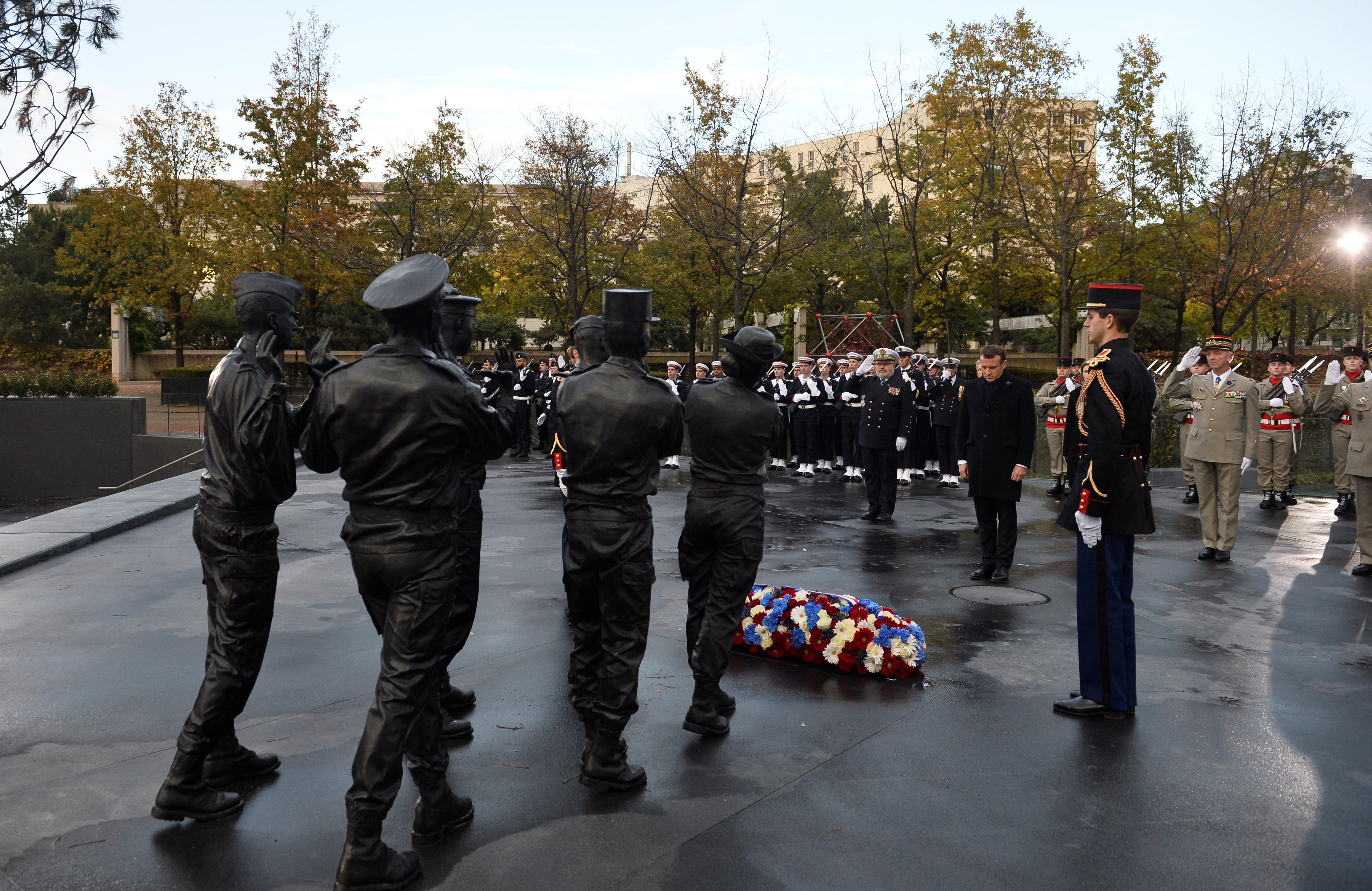 Emmanuel Macron rend hommage aux "Morts pour la France"