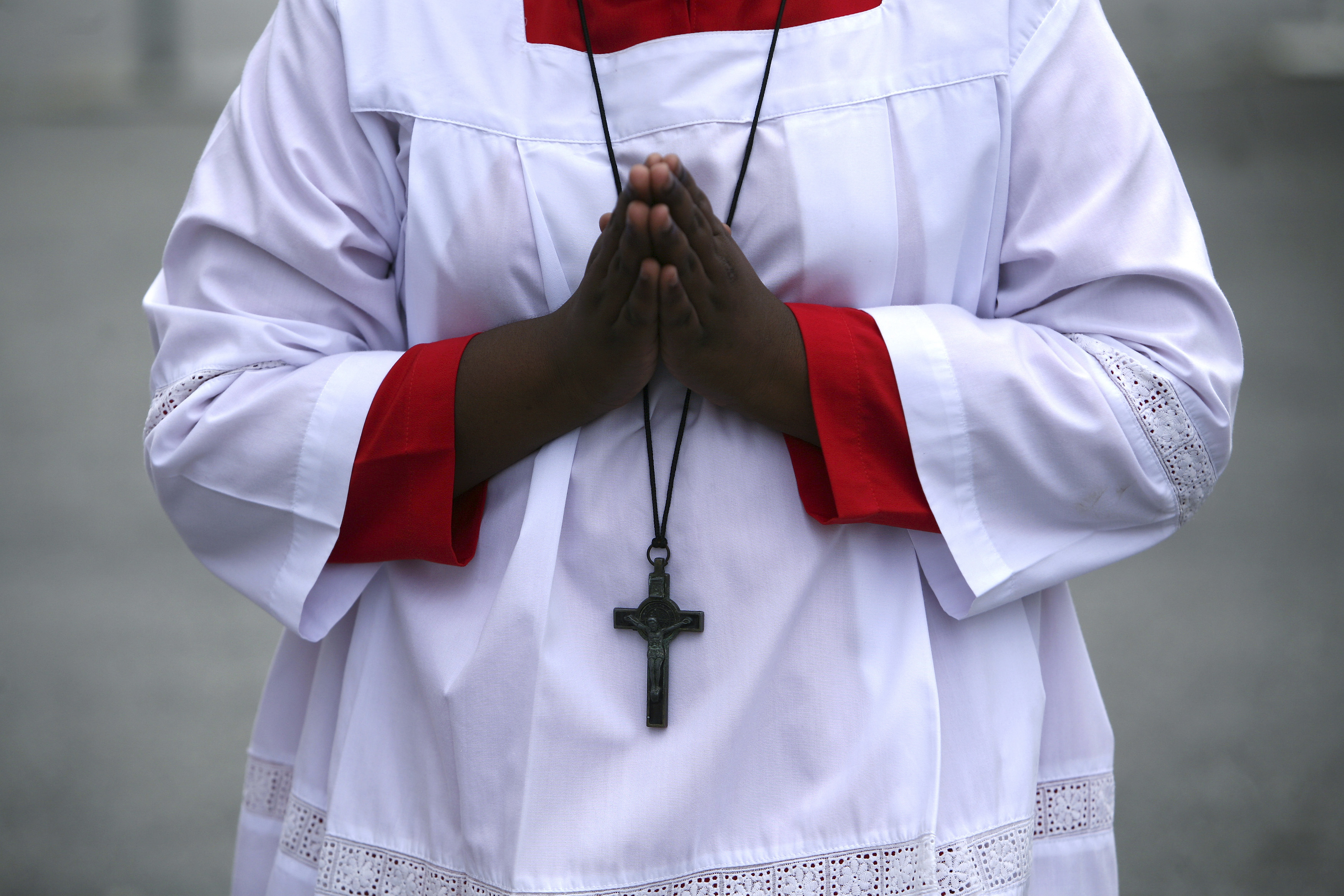 Les évêques de France, réunis à Lourdes en Assemblée plénière, ont décidé samedi de verser une somme forfaitaire aux victimes d'actes pédophiles commis au sein de l'Eglise. /Photo d'archives/REUTERS/Samsul Said