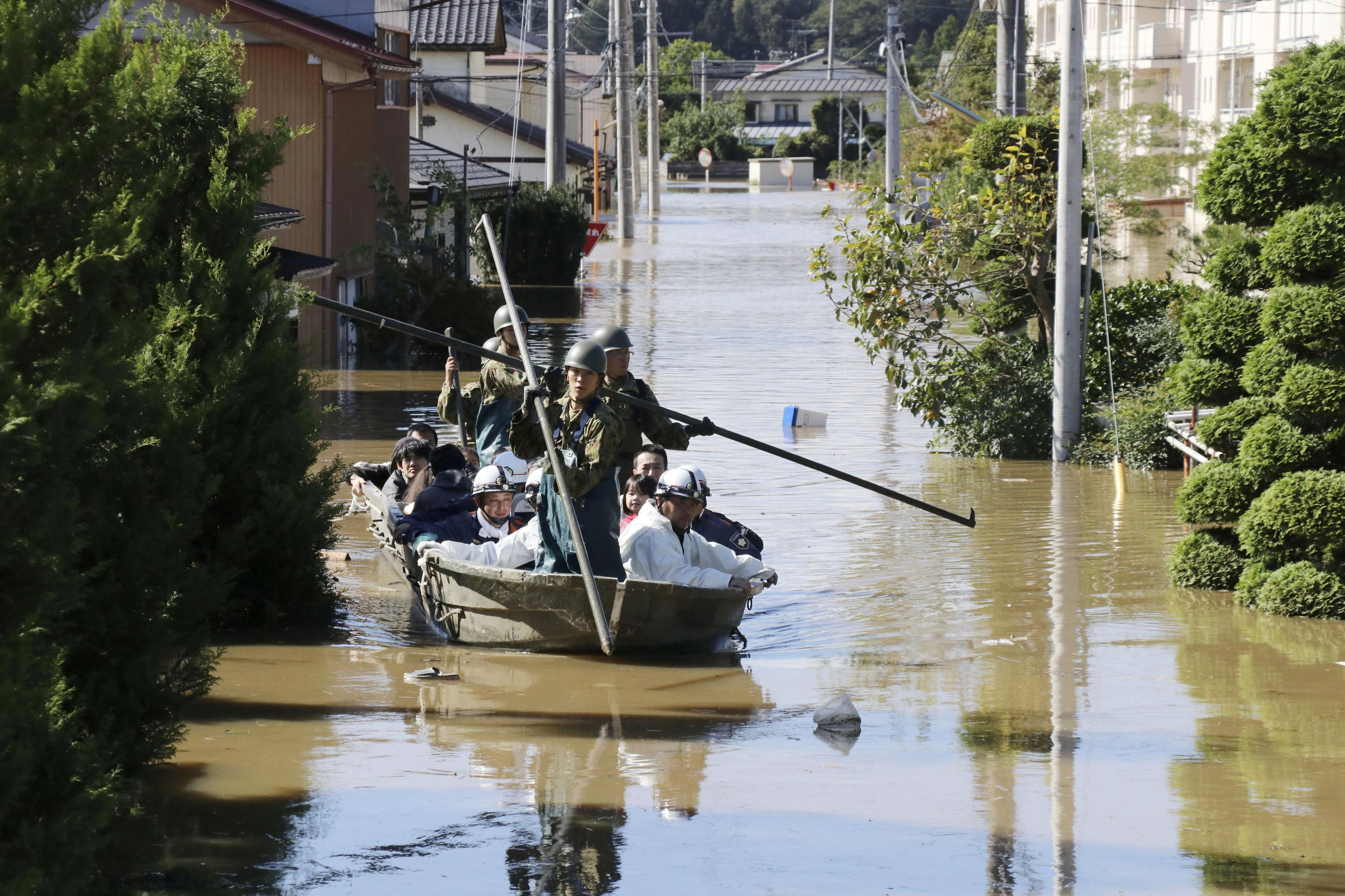 Le Japon déploie l'armée après un puissant typhon