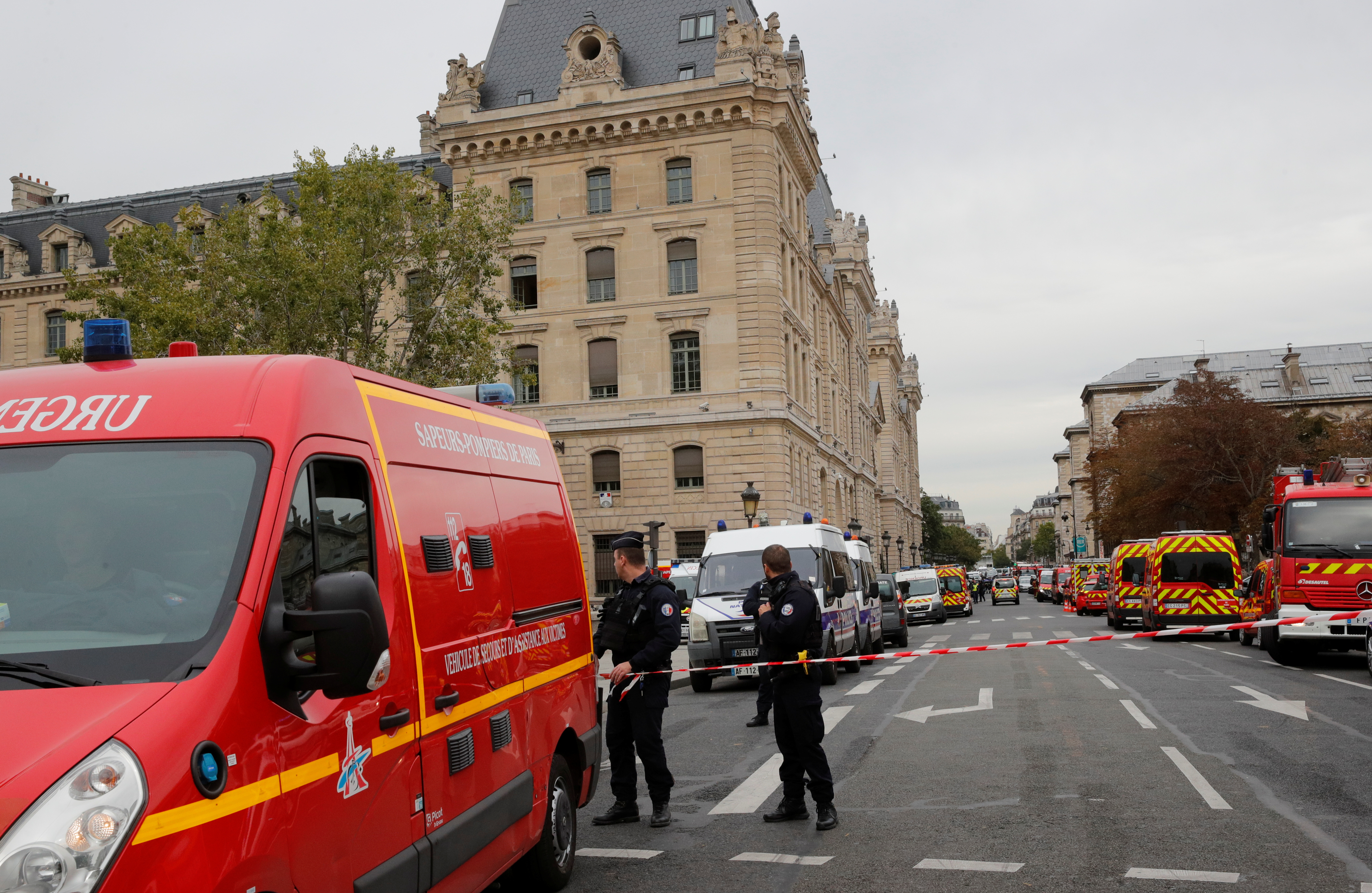 Préfecture de Paris: 160 enquêteurs s'emploient à décrypter la clé USB