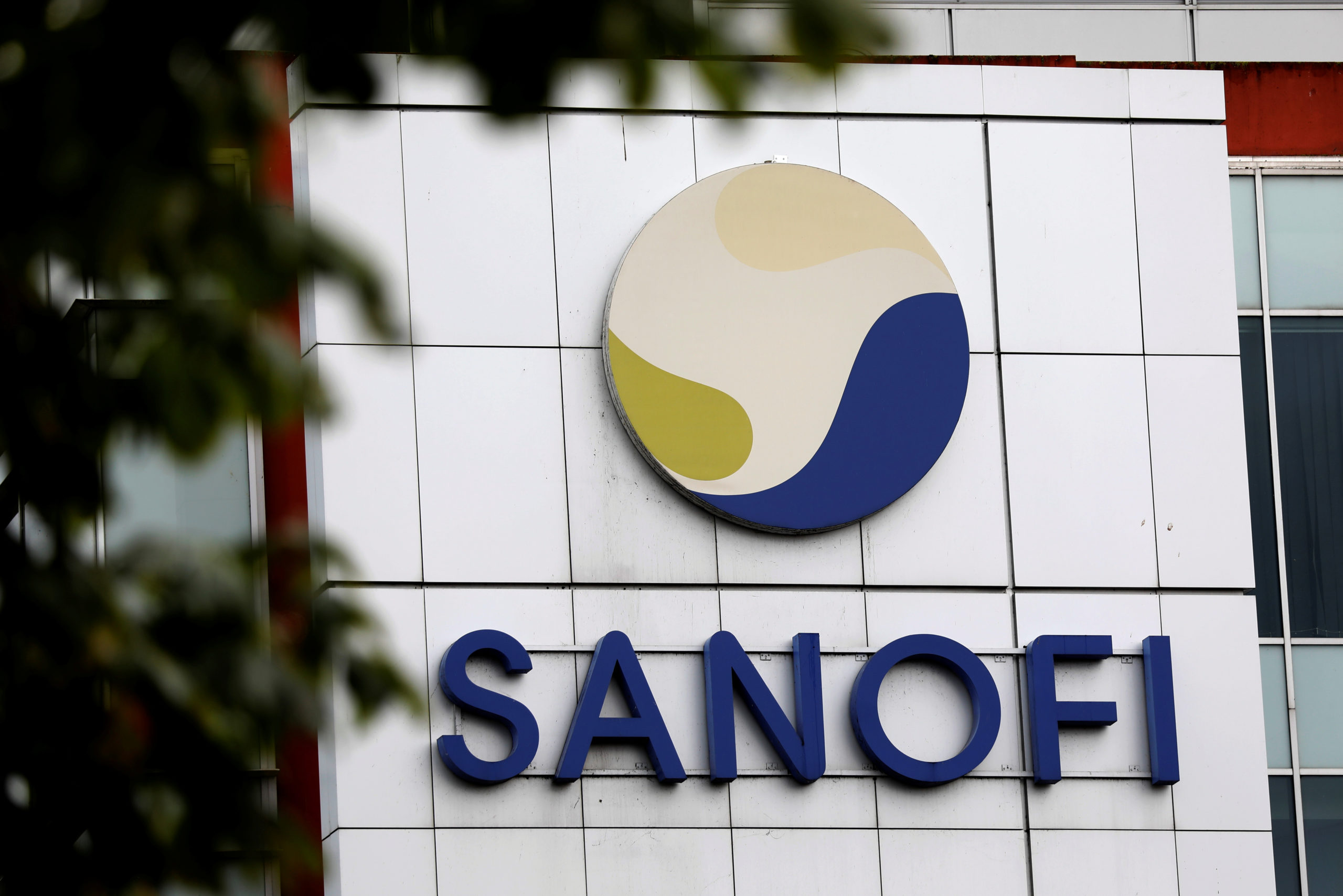 Le vice-président de Sanofi chargé de la stratégie quittera le groupe pharmaceutique d'ici à la fin du mois, selon une note que Reuters a pu consulter vendredi. /Photo prise le 6 août 2019/REUTERS/Charles Platiau