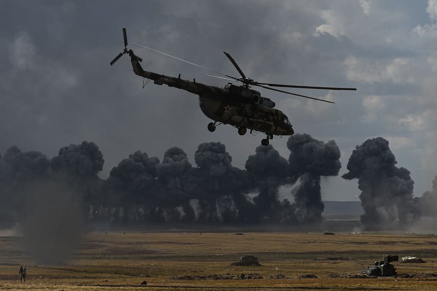 Photo d'un hélicoptère Mi-8 au cours des exercices militaires russes "Centre-2019" dans la région d'Orenbourg, en Russie, le 20 septembre 2019. (Xinhua/Evgeny Sinitsyn)