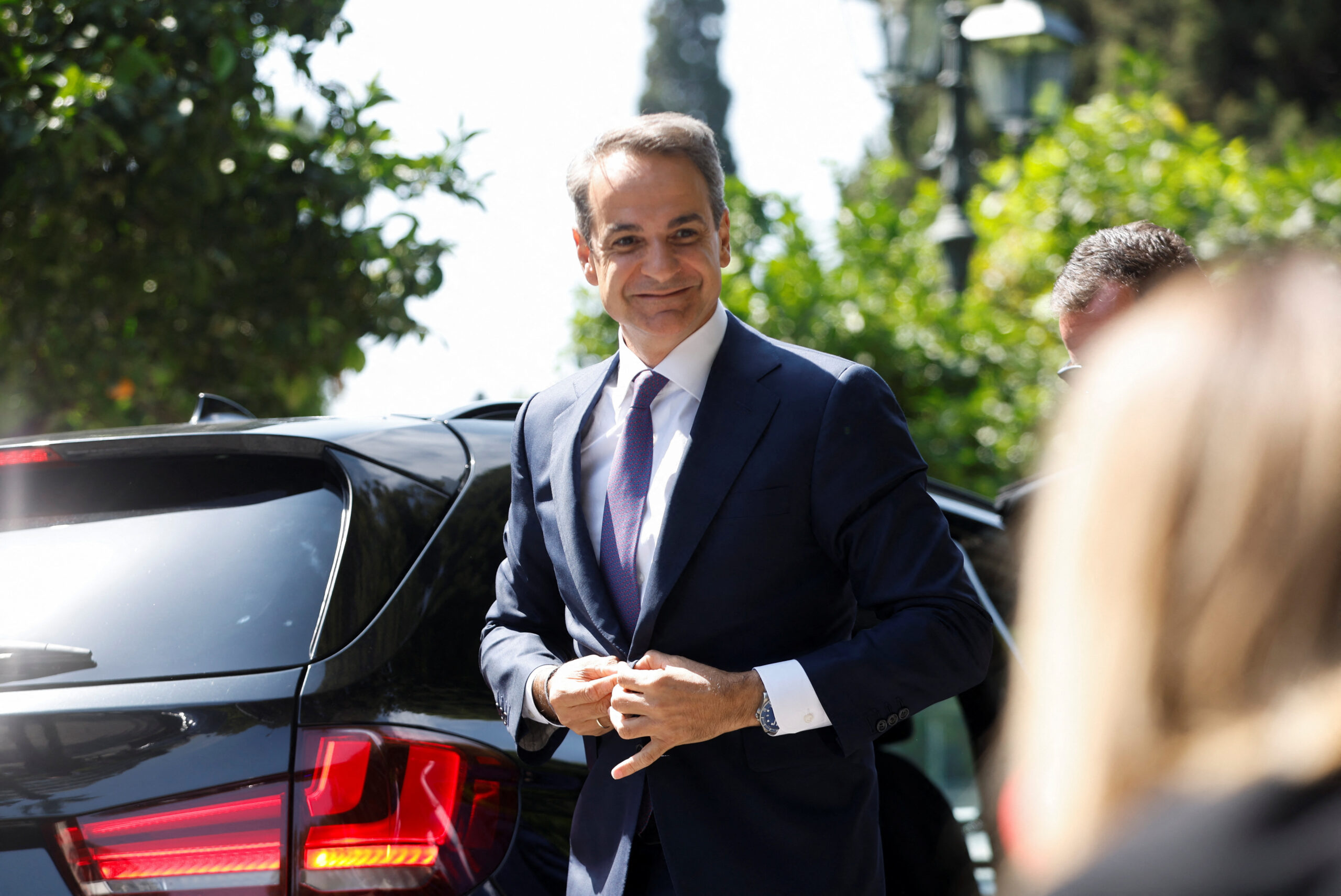 Kyriakos Mitsotakis, Premier ministre grec nouvellement élu, arrive au palais présidentiel à Athènes pour prêter serment. /Photo prise le 26 juin 2023/REUTERS/Louiza Vradi